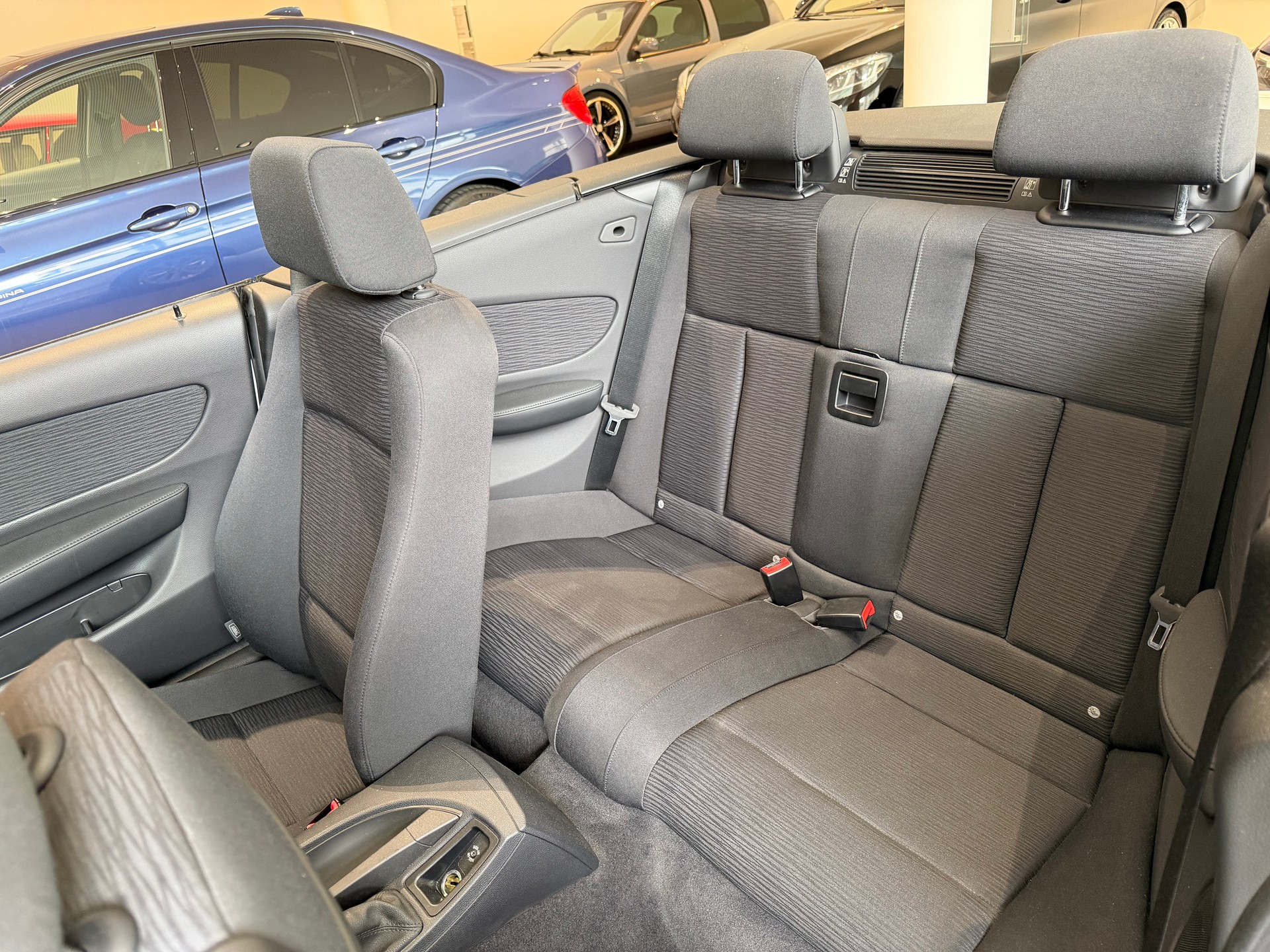BMW 118i Cabrio-image-13