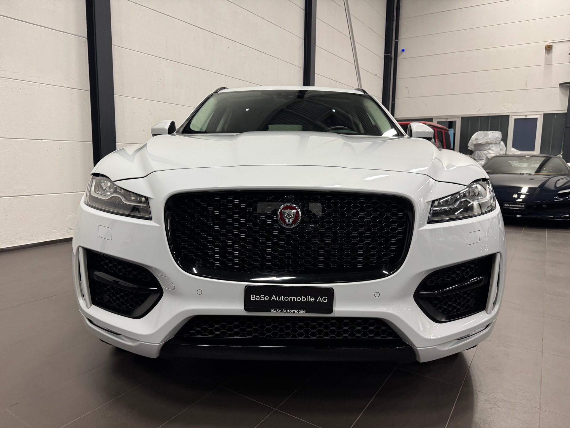 JAGUAR F-Pace 25t 2.0 R-Sport AWD Automatik-image-6