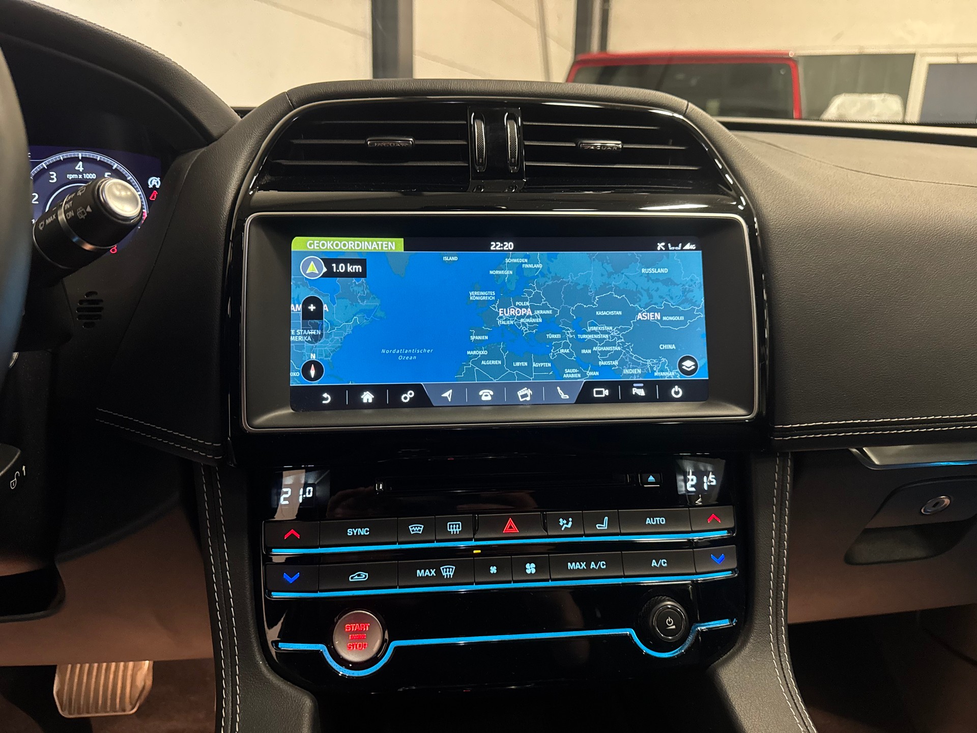 JAGUAR F-Pace 25t 2.0 R-Sport AWD Automatik-image-25
