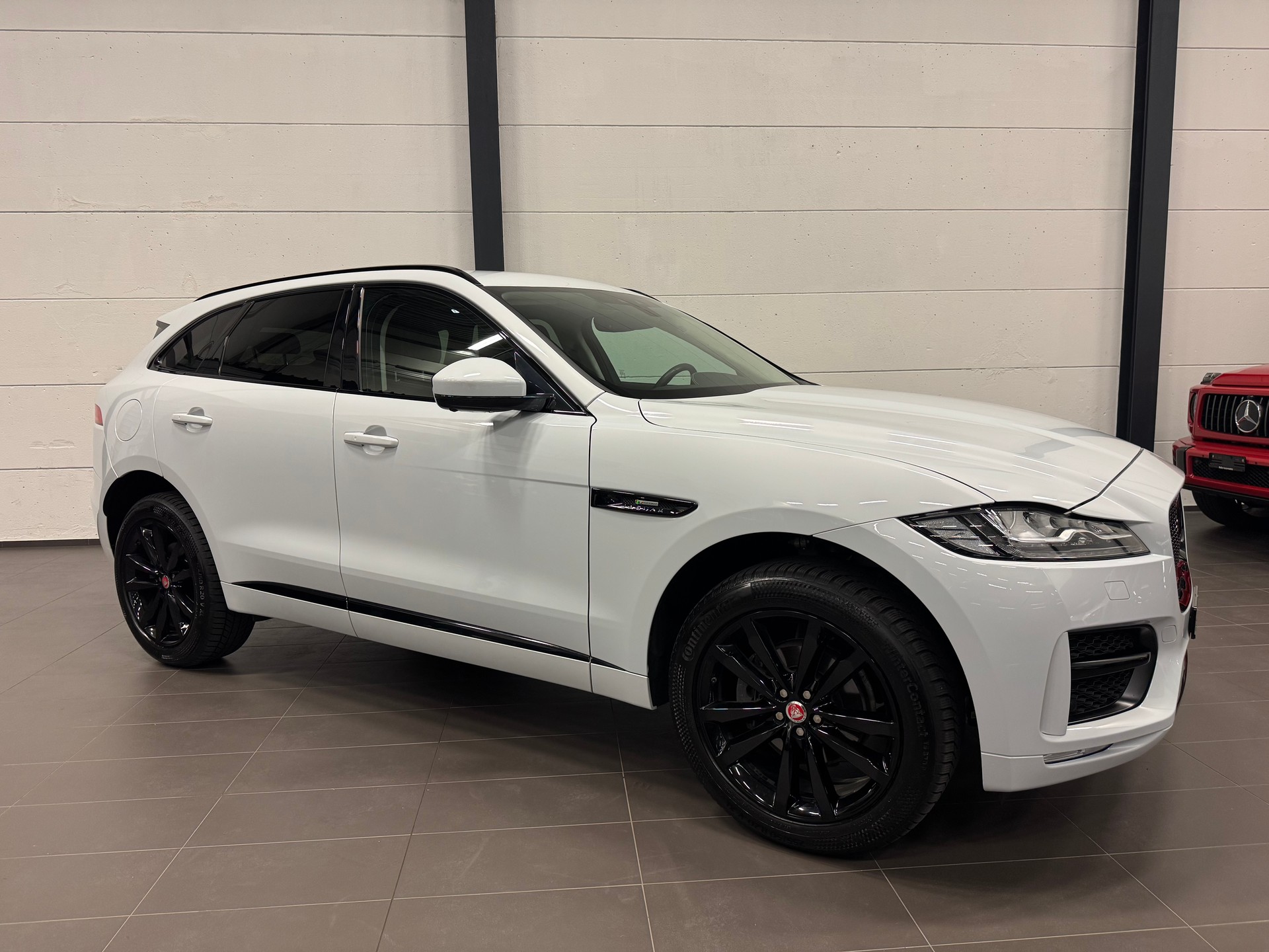 JAGUAR F-Pace 25t 2.0 R-Sport AWD Automatik-showroom-element-3