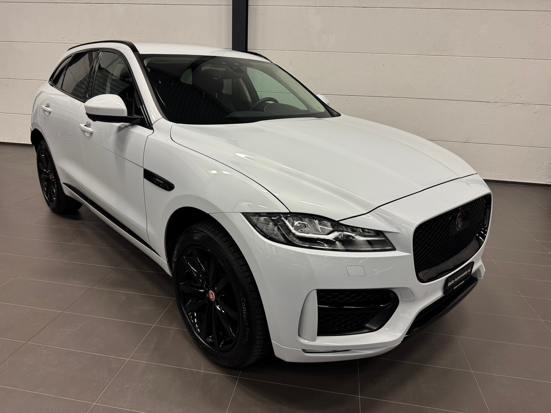 JAGUAR F-Pace 25t 2.0 R-Sport AWD Automatik-showroom-element-1