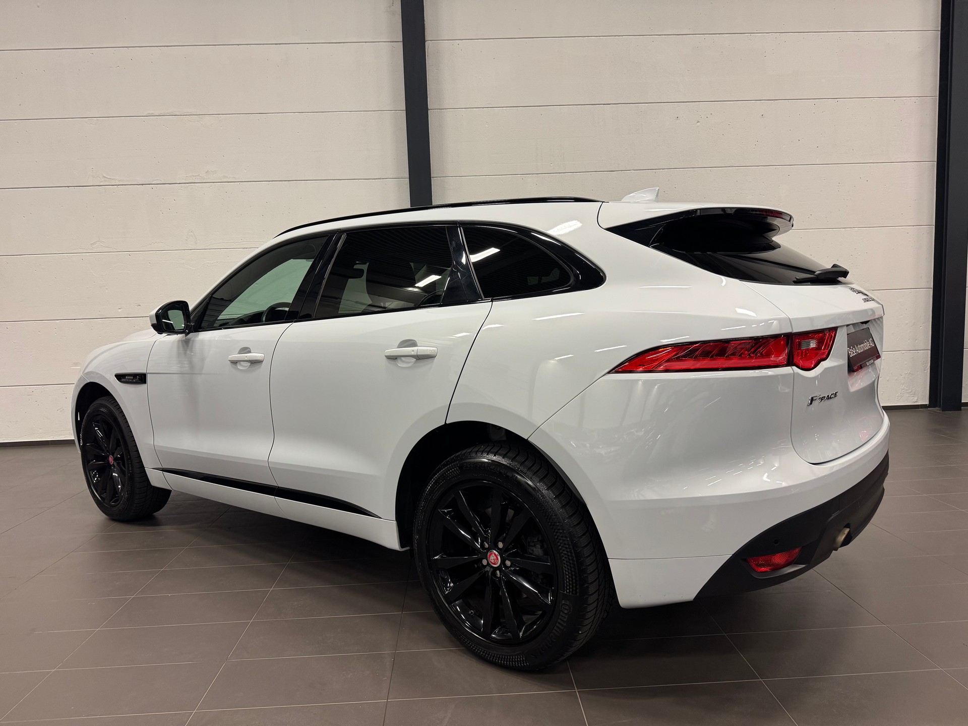 JAGUAR F-Pace 25t 2.0 R-Sport AWD Automatik-image-11