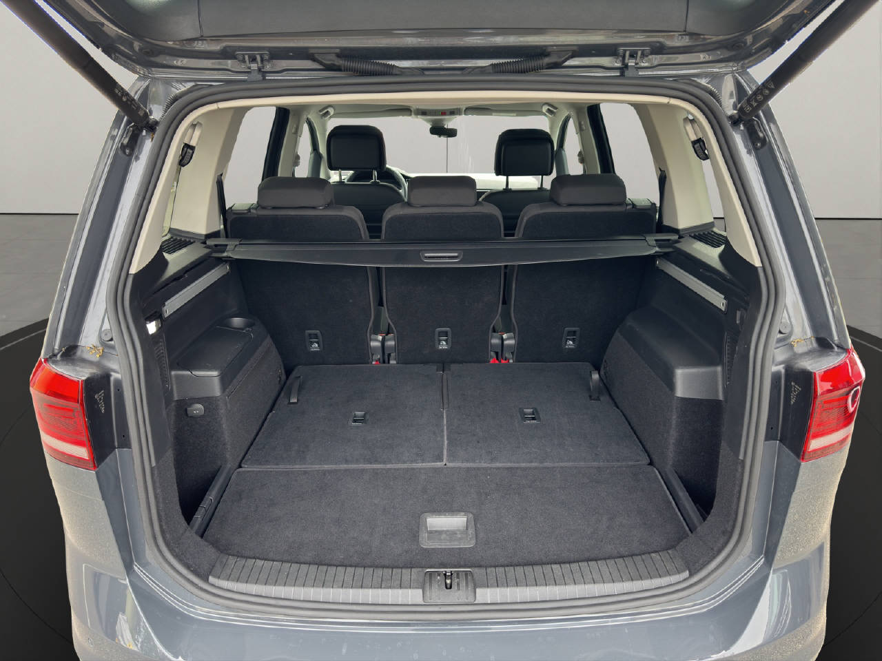 VW Touran 1.5 TSI Comfortline DSG 7 Sitzer-image-14