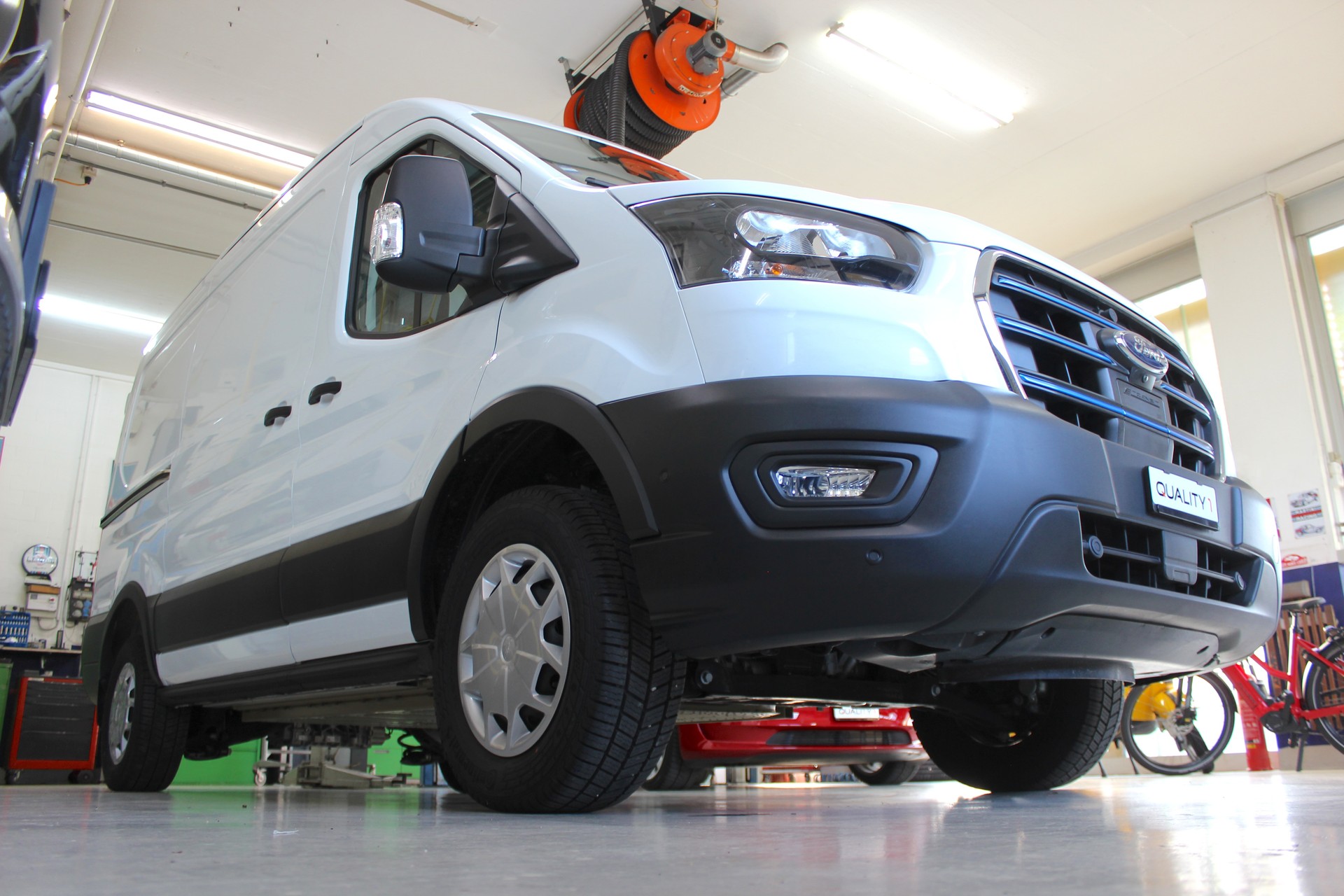 FORD E-Transit Van 350 L2 H2 Trend RWD 68kWh 💥 TOP Ausstattung 💥 Lieferung möglich-showroom-element-1
