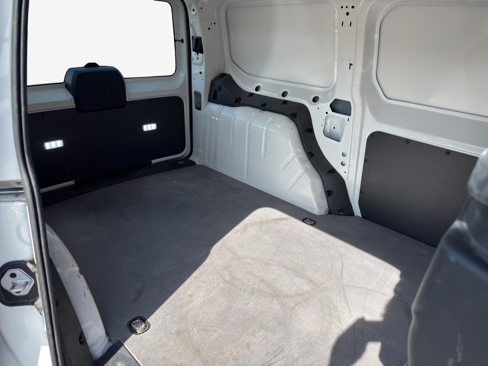 VW Caddy Cargo 2.0TDI Maxi 4Motion-image-11