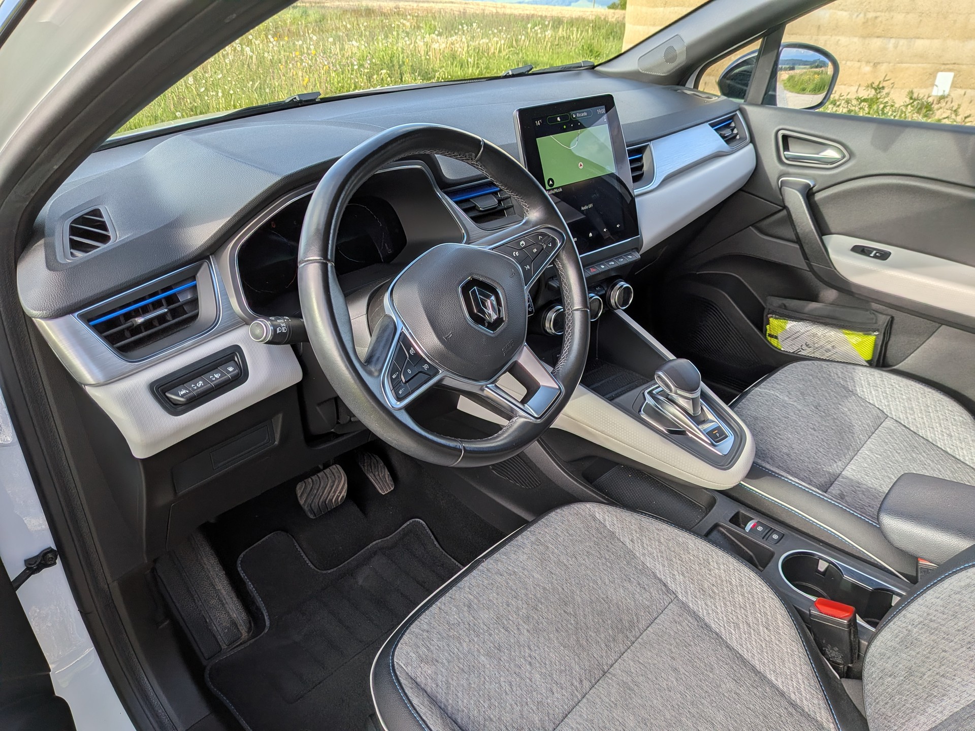 RENAULT 1.6 E-Tech Plug-in Edition One-image-2