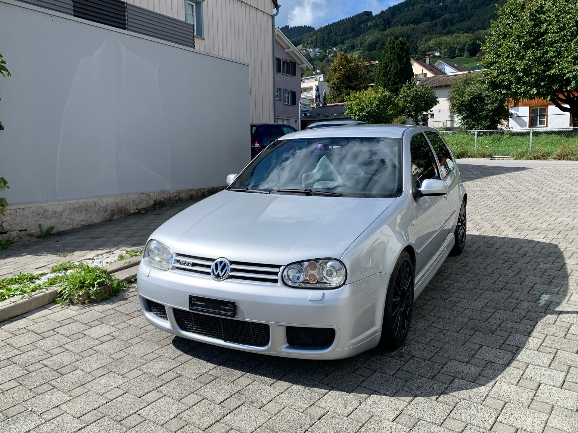 VW Golf R32 4Motion-image-0