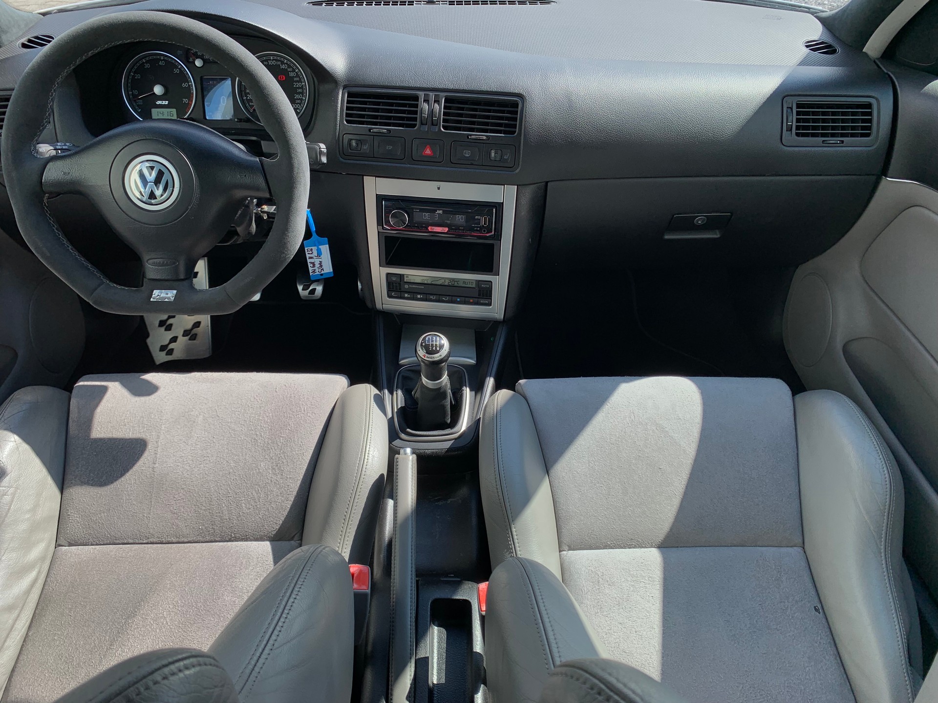 VW Golf R32 4Motion-image-13