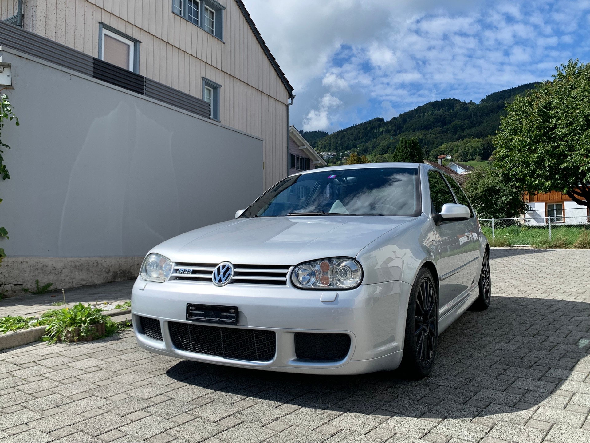 VW Golf R32 4Motion-image-1