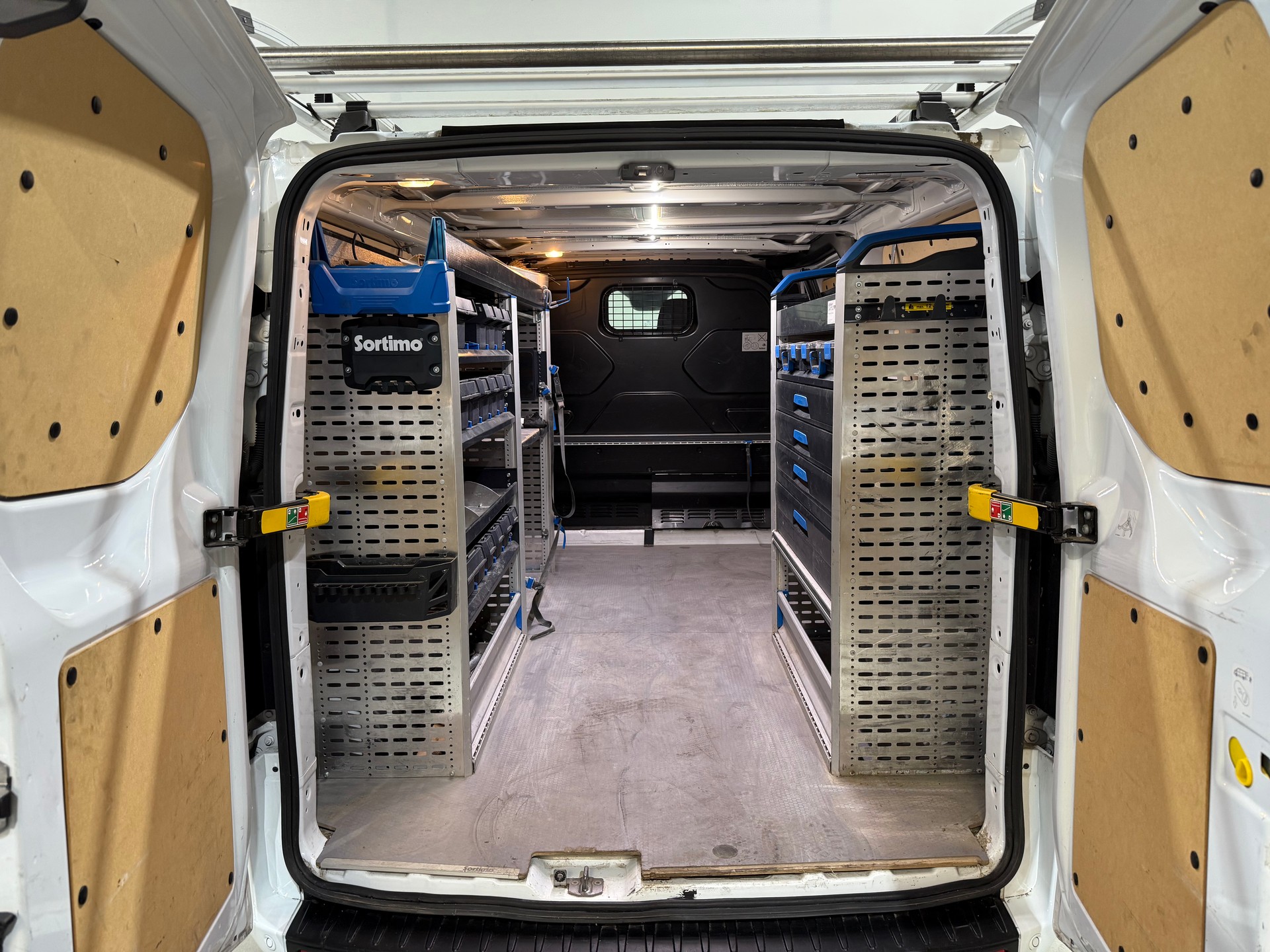 FORD Transit Custom Van 320 L2H1 Trend 3Plätzer (Sortimo)-image-10