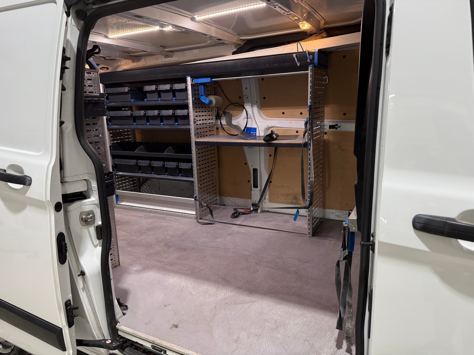 FORD Transit Custom Van 320 L2H1 Trend 3Plätzer (Sortimo)-image-11