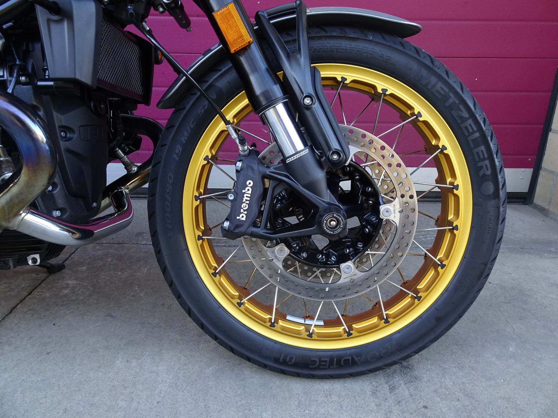 BMW R 12-showroom-element-1