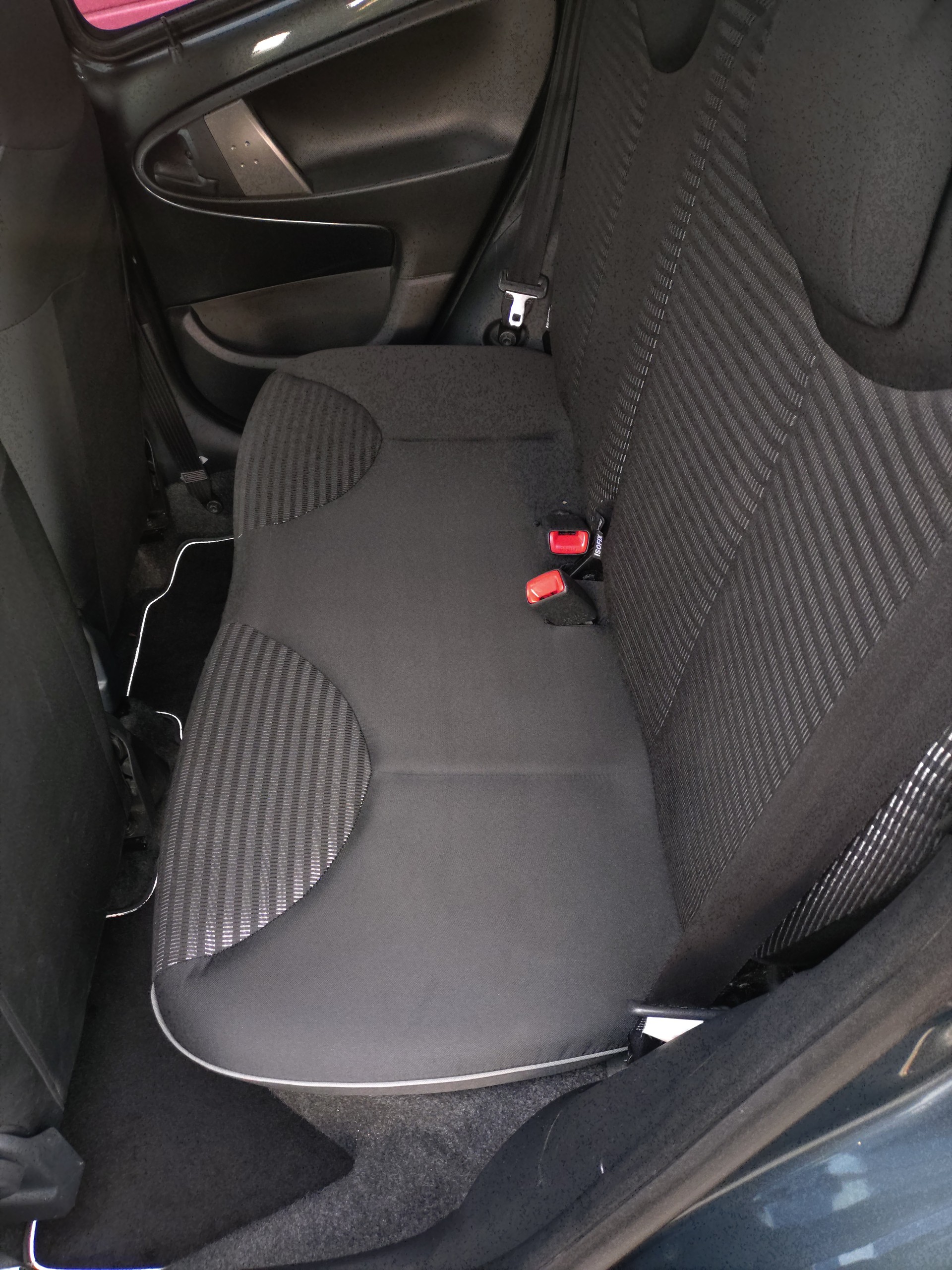PEUGEOT 107 1.0 Swiss Edition-image-9