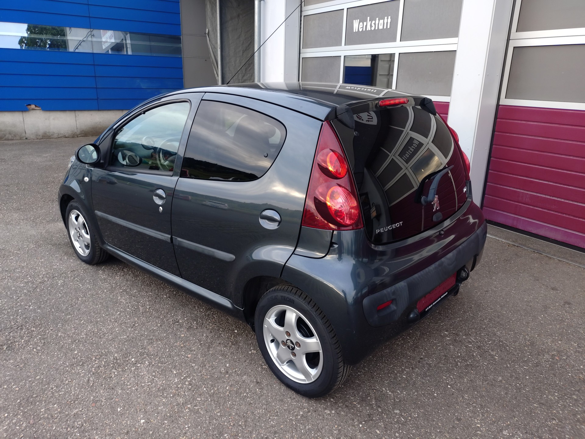 PEUGEOT 107 1.0 Swiss Edition-image-6