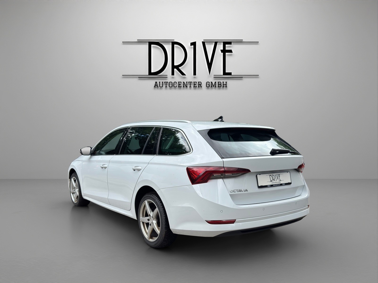 SKODA Octavia Combi 2.0 TDI DSG Style-image-6