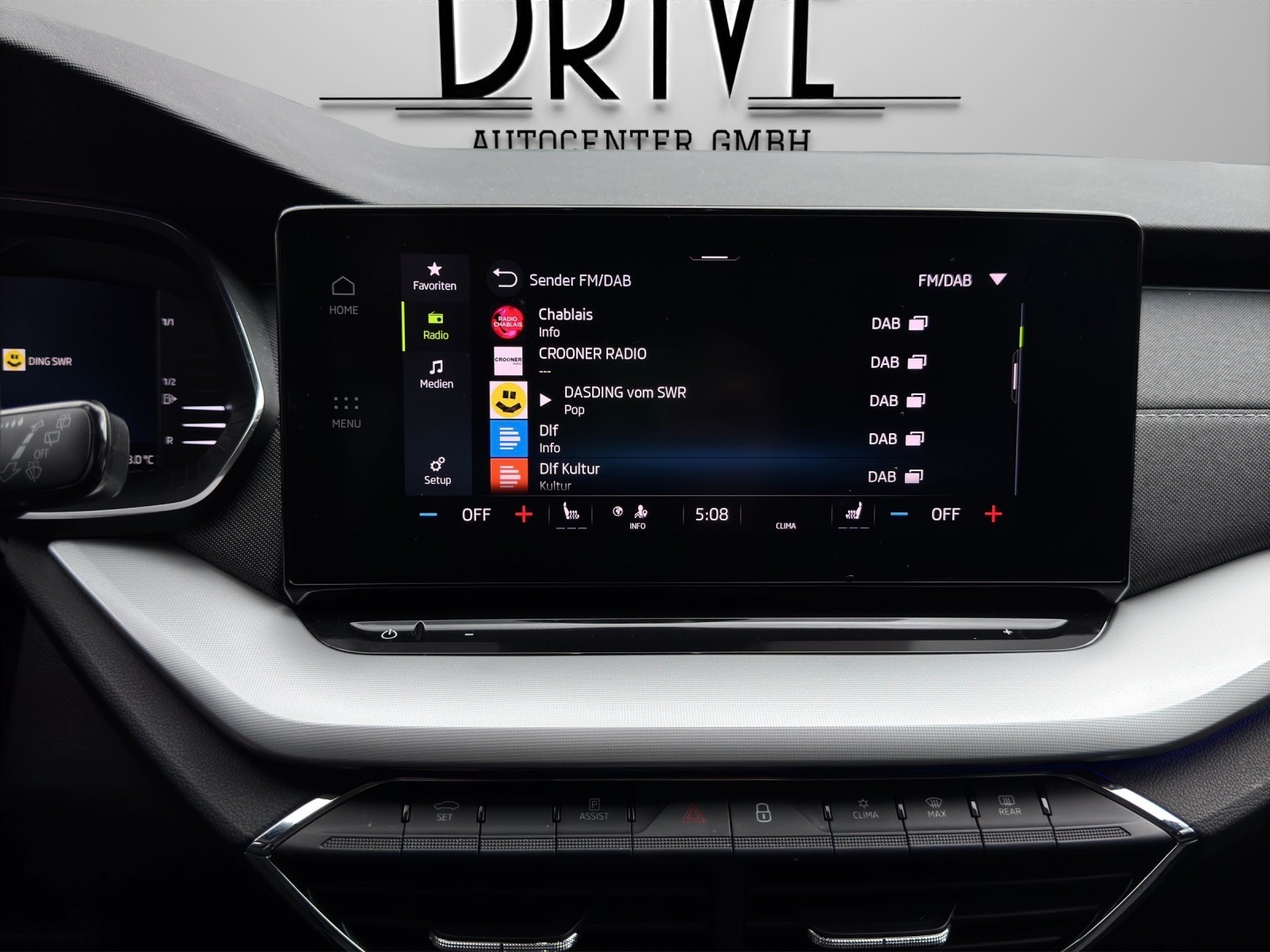SKODA Octavia Combi 2.0 TDI DSG Style-image-16