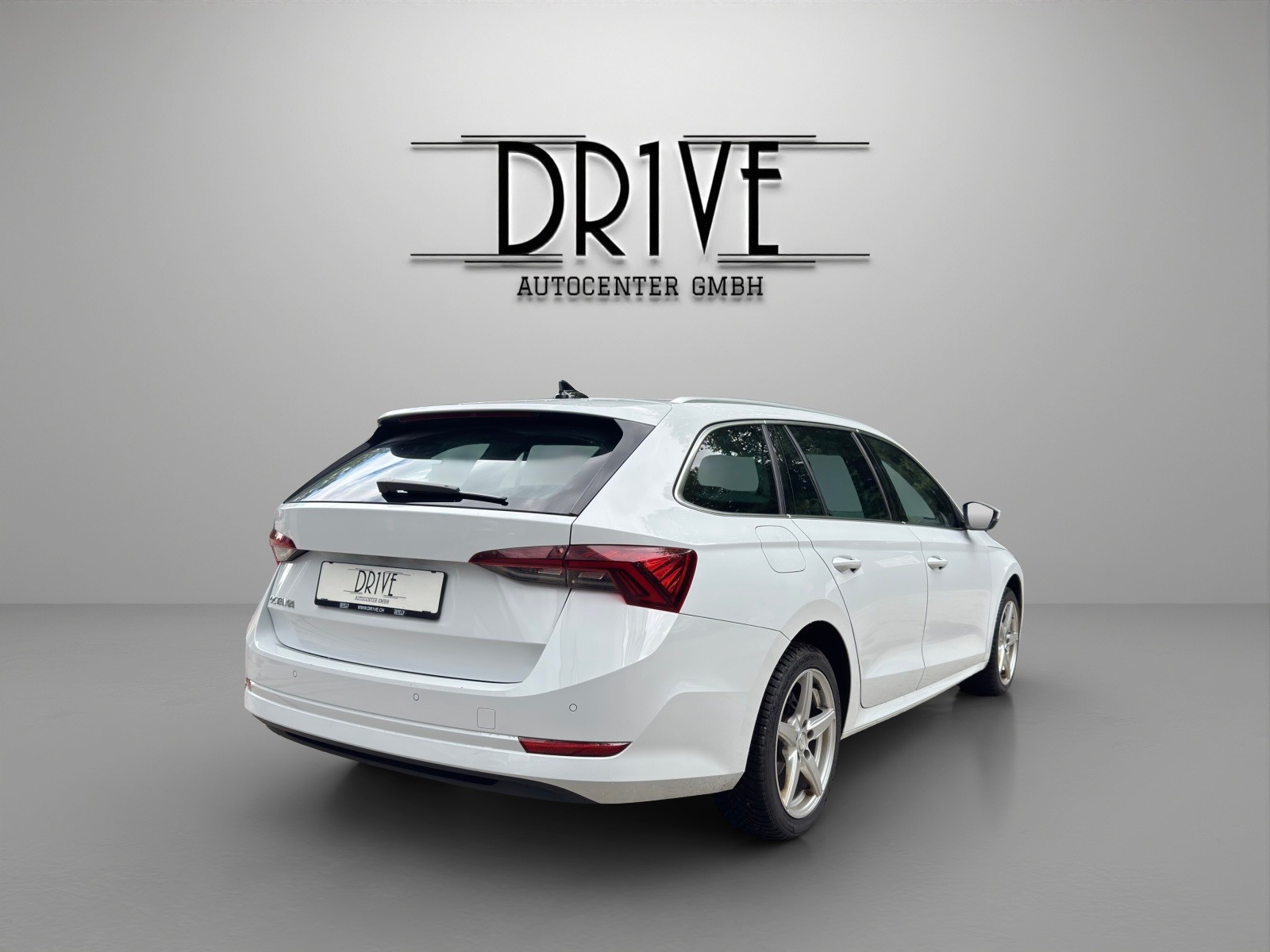 SKODA Octavia Combi 2.0 TDI DSG Style-image-4