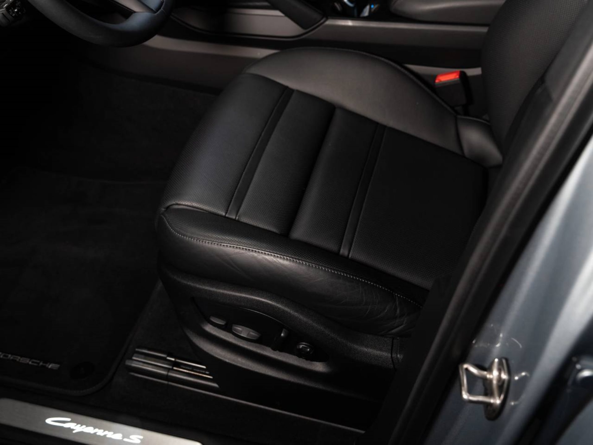 PORSCHE Cayenne S E-Hybrid-image-15