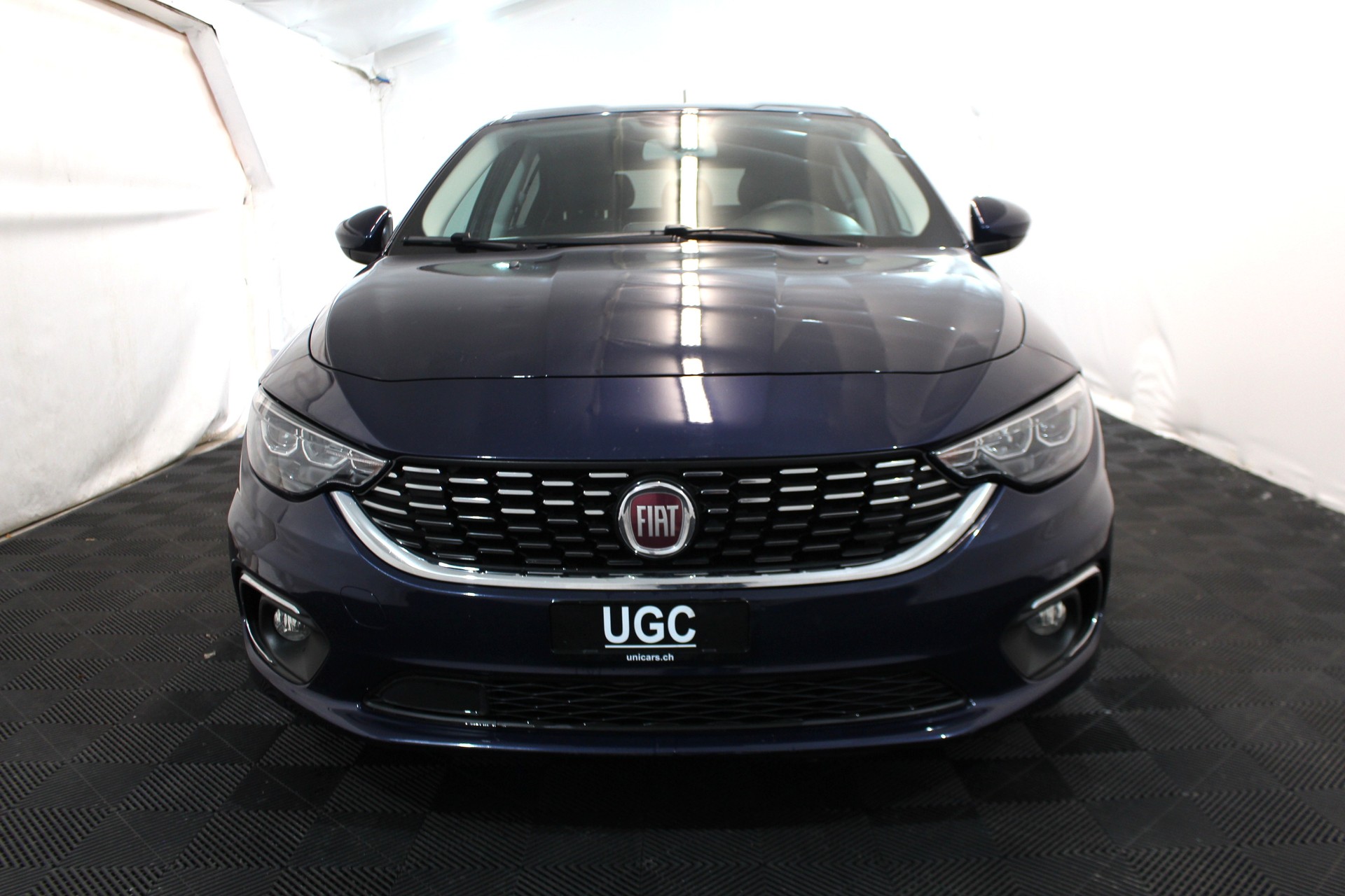 FIAT Tipo 1.4 T-Jet Lounge-showroom-element-1