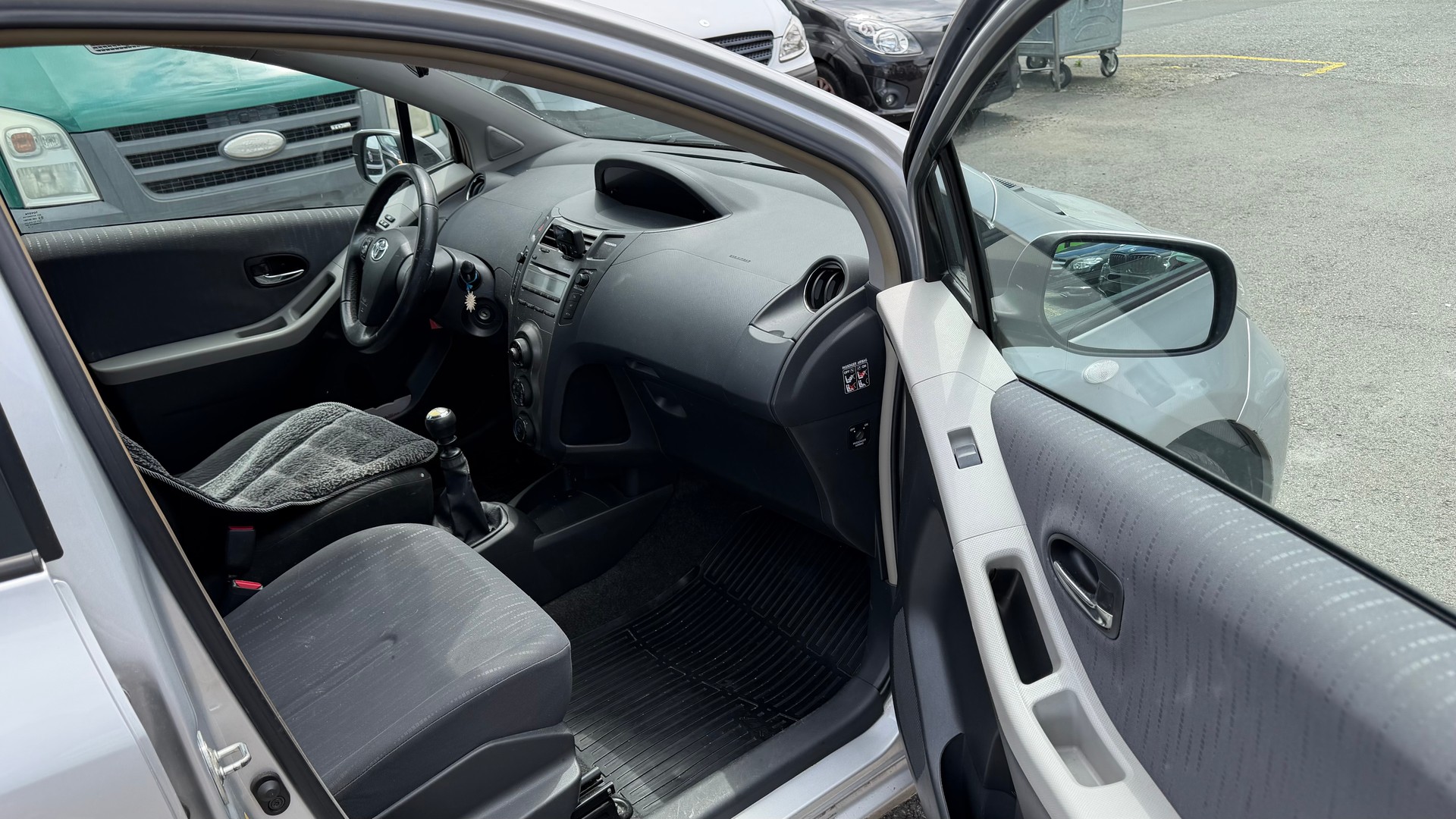 TOYOTA Yaris 1.33 Linea Terra-image-4