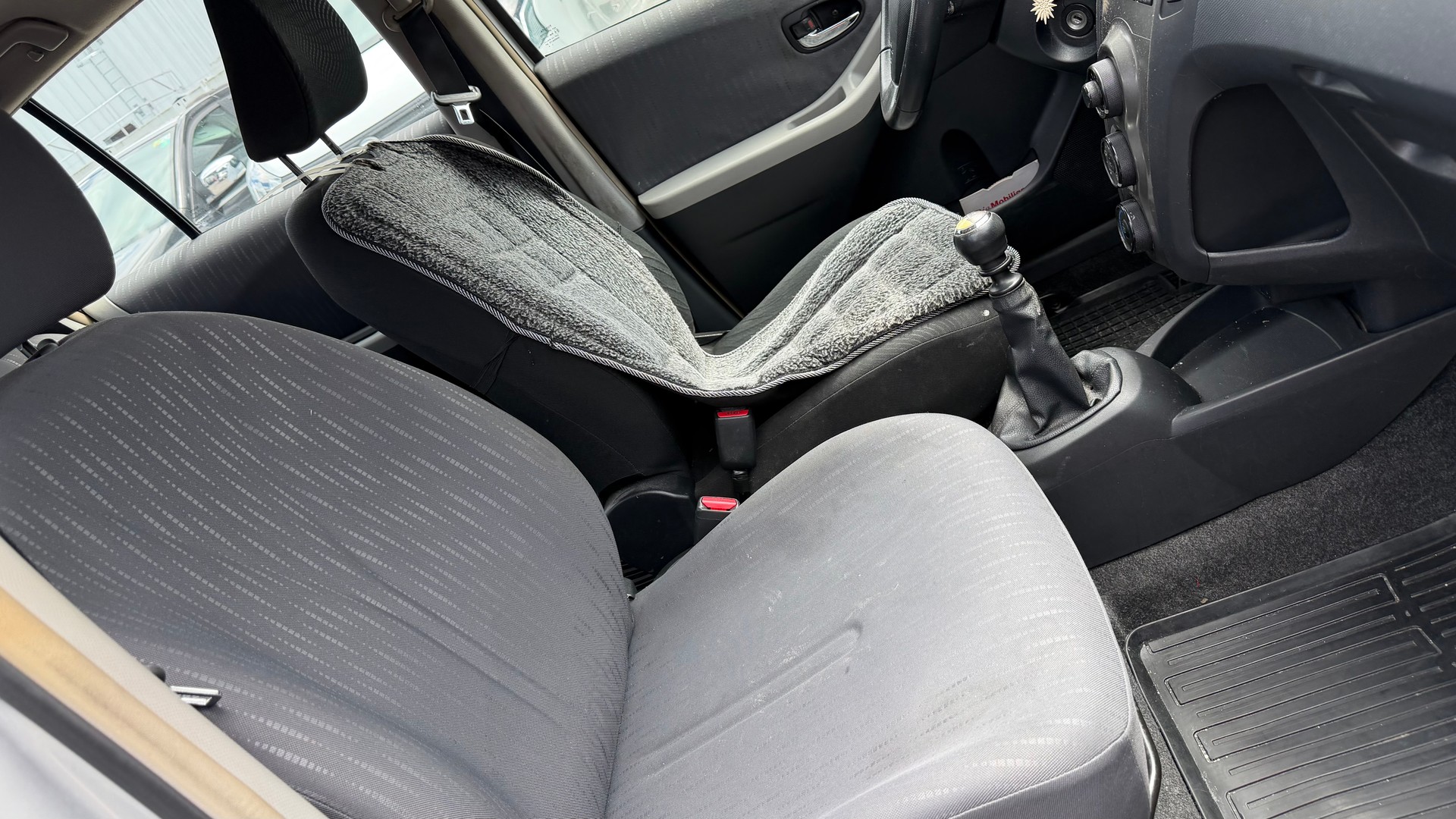 TOYOTA Yaris 1.33 Linea Terra-image-5