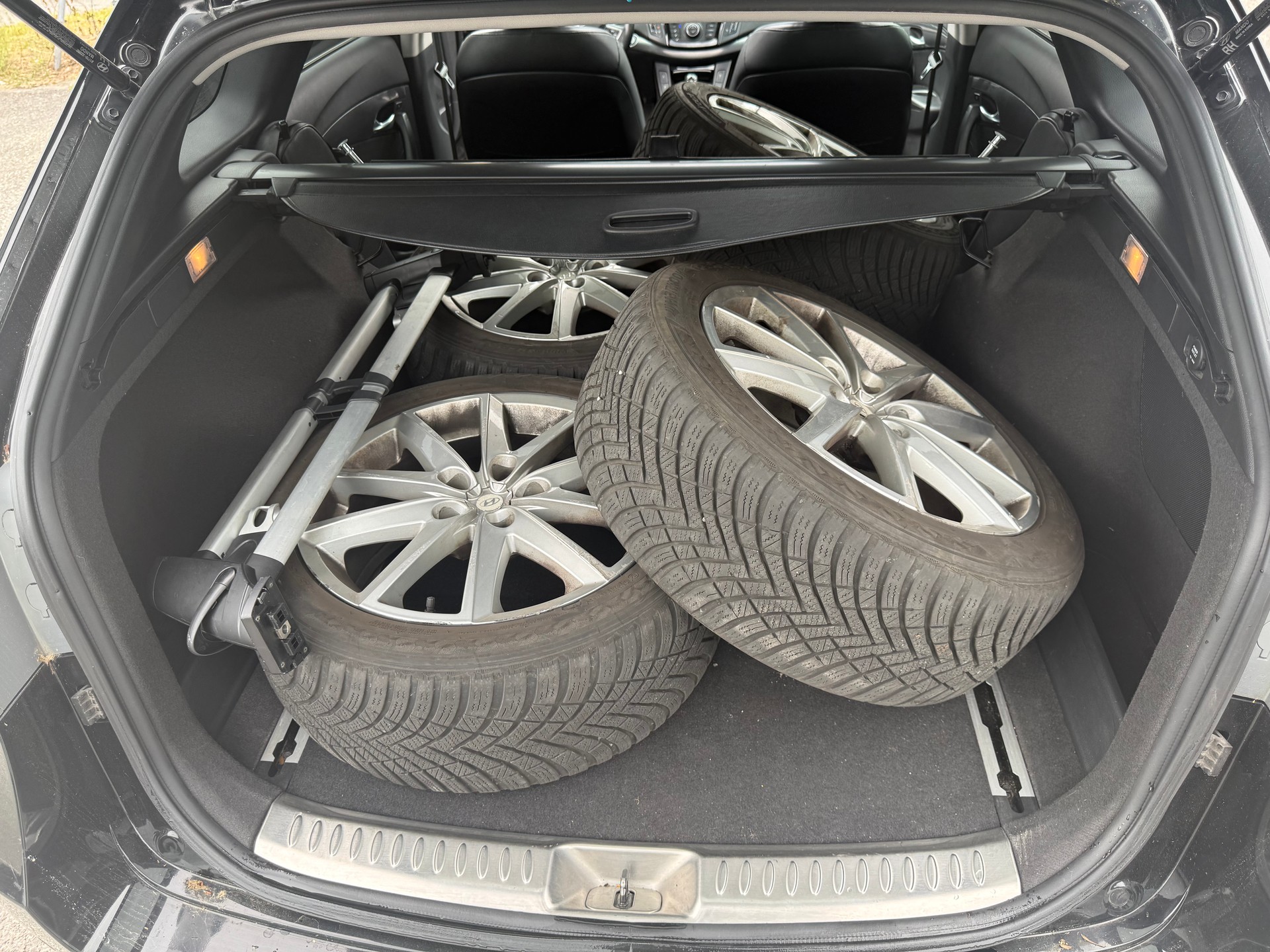 HYUNDAI i40 Wagon 1.7 CRDI Style Automatic-image-8