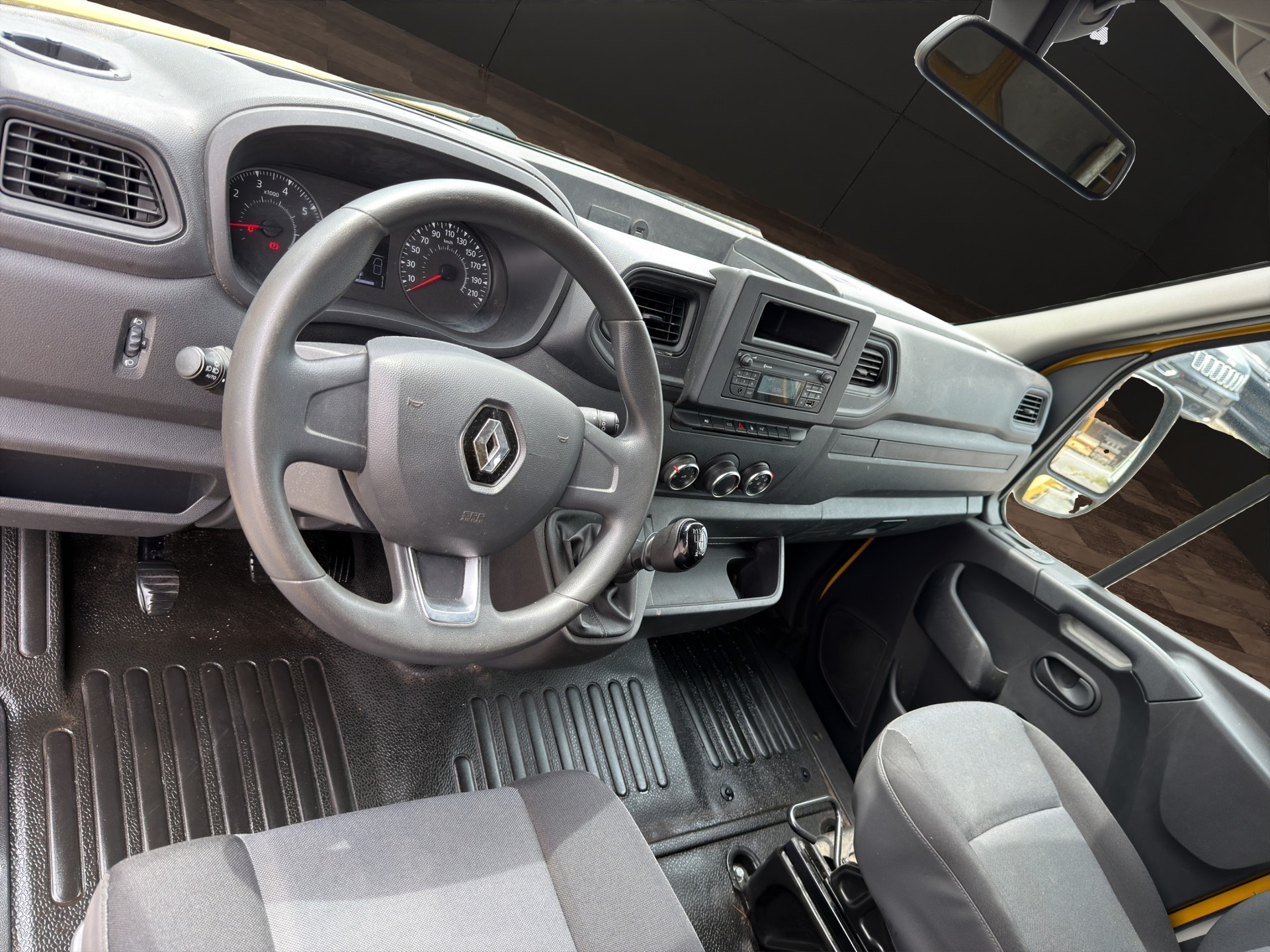 RENAULT Master T35 2.3dCi 135 L3H2-image-16