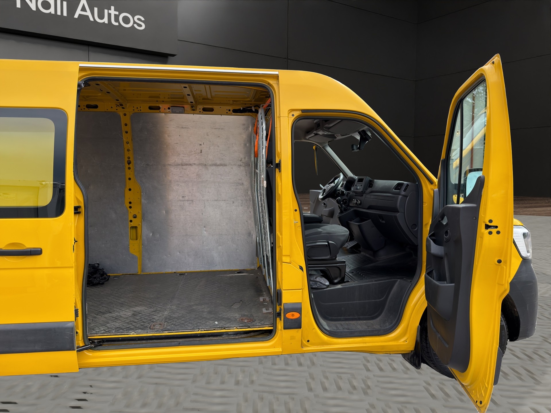 RENAULT Master T35 2.3dCi 135 L3H2-image-10