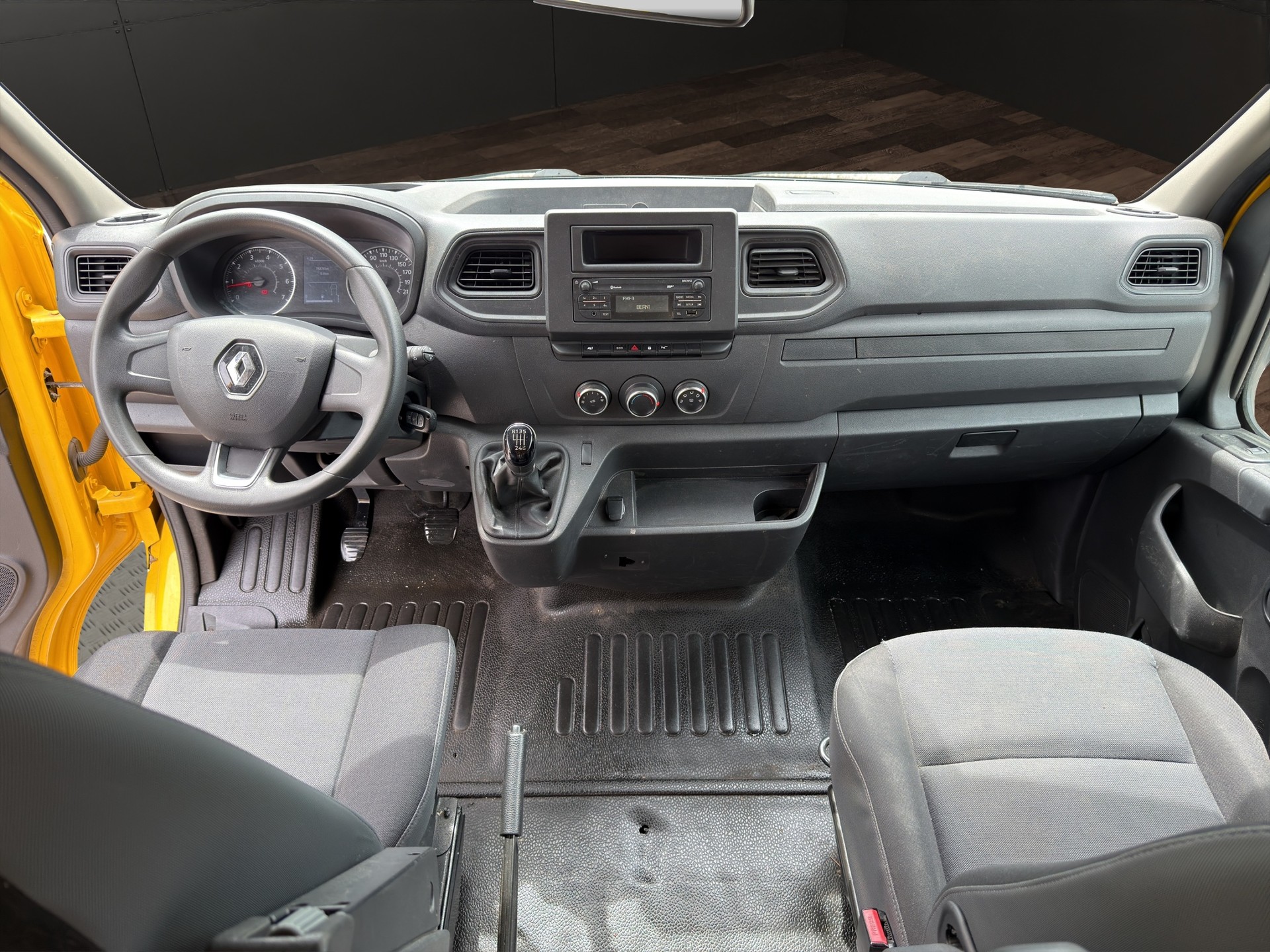 RENAULT Master T35 2.3dCi 135 L3H2-image-11