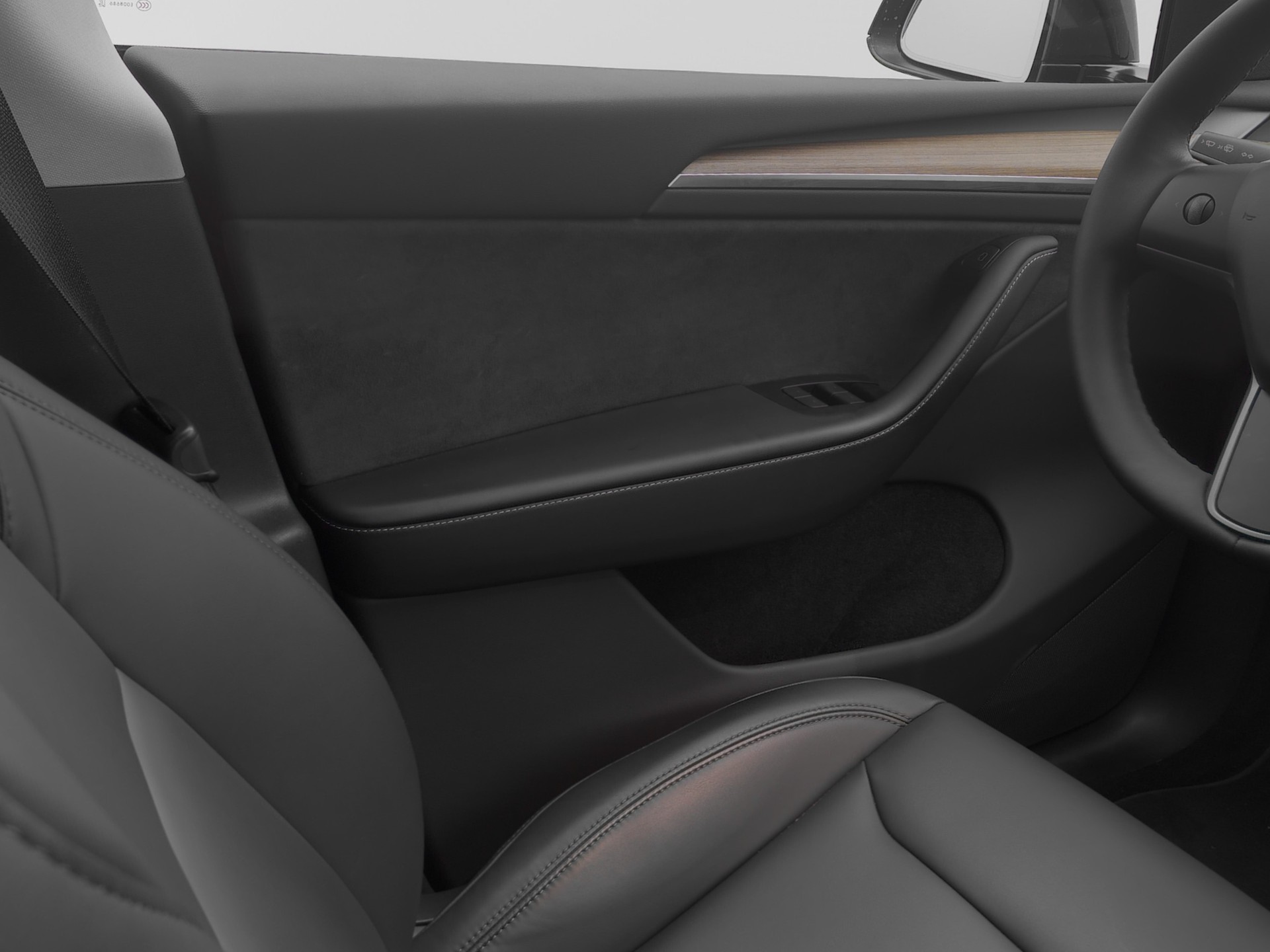 TESLA Model Y Long Range-image-9