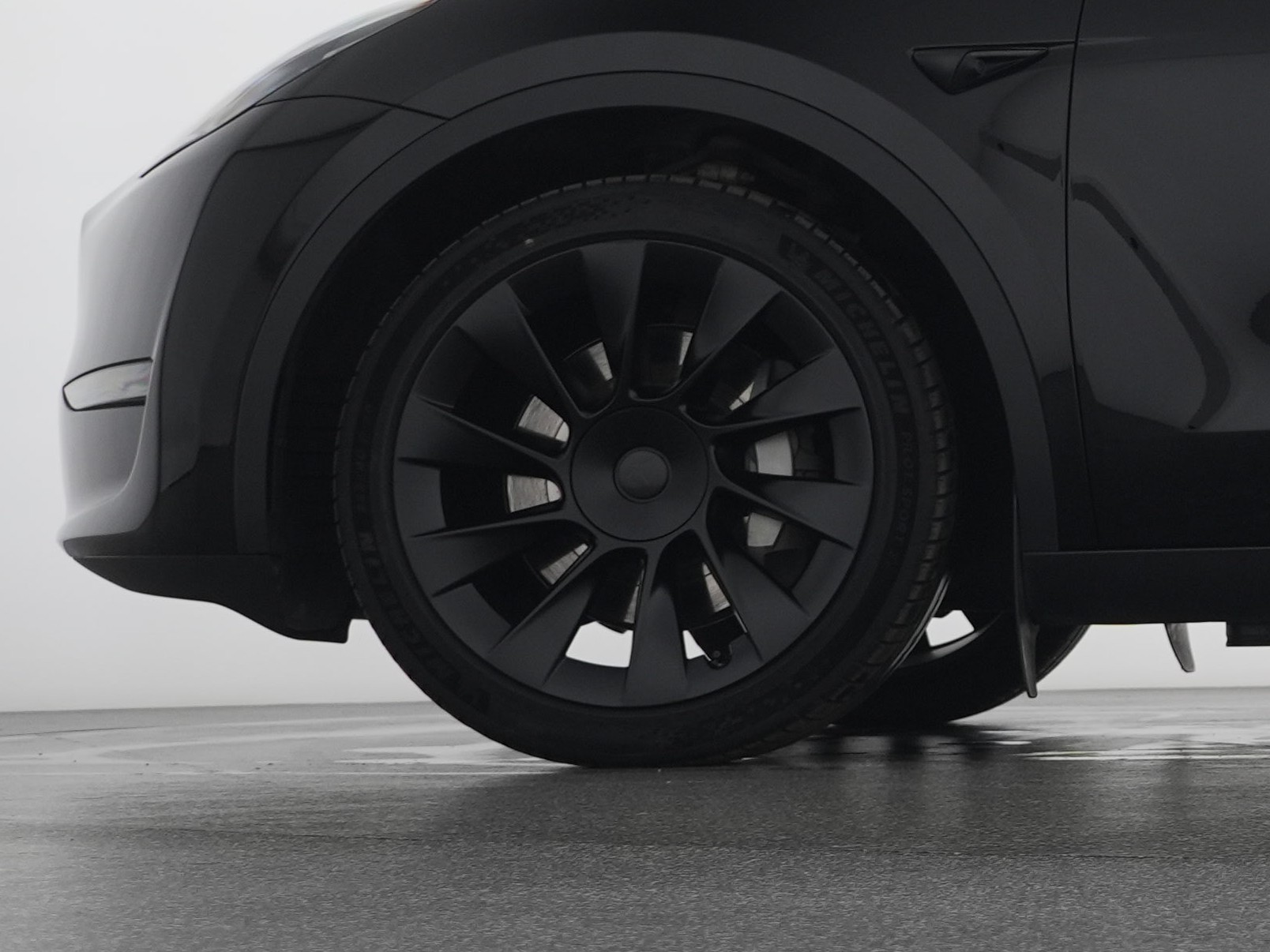 TESLA Model Y Long Range-image-2