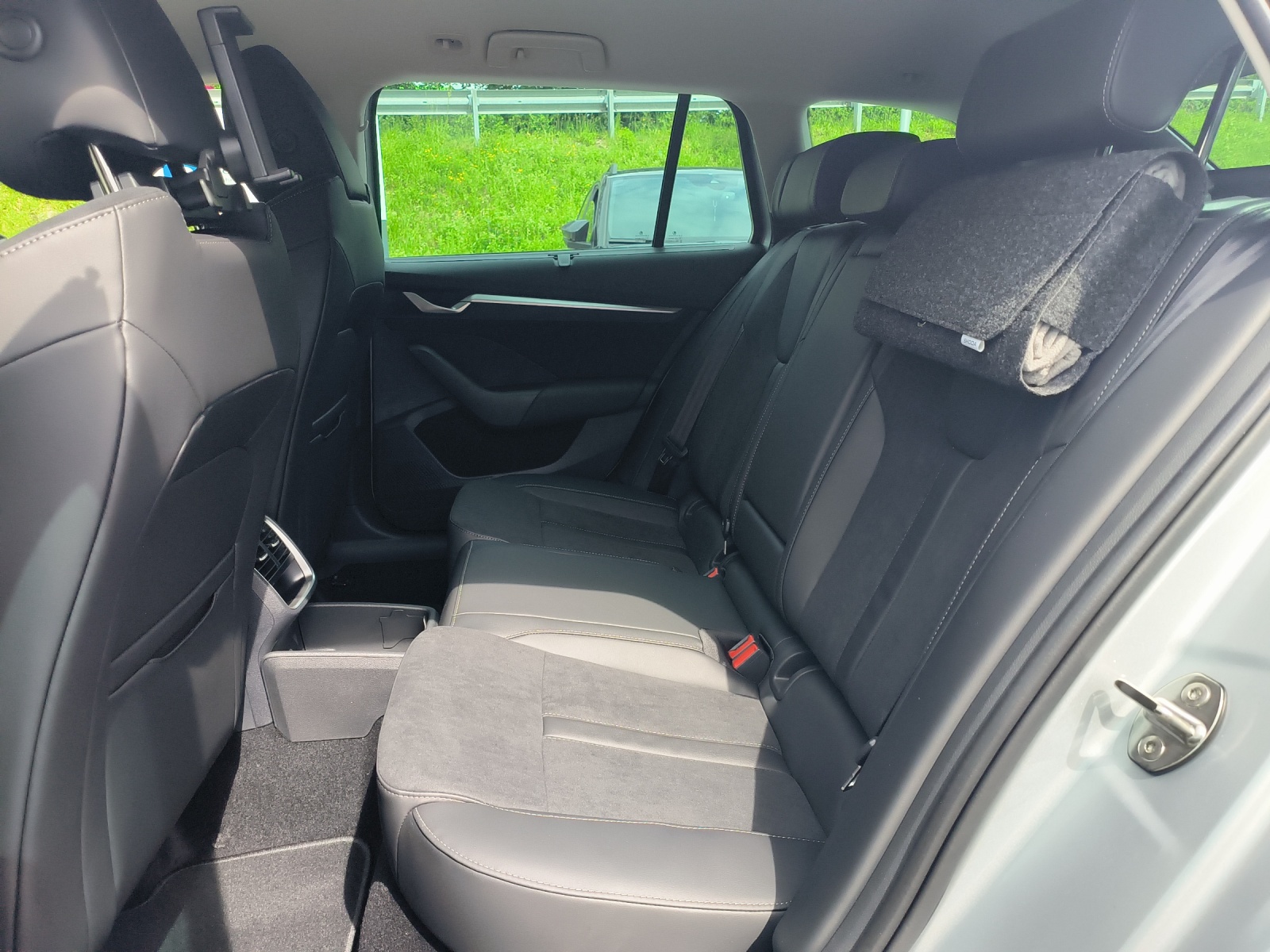 SKODA Octavia Combi 1.5 TSI mHEV DSG Selection-image-8