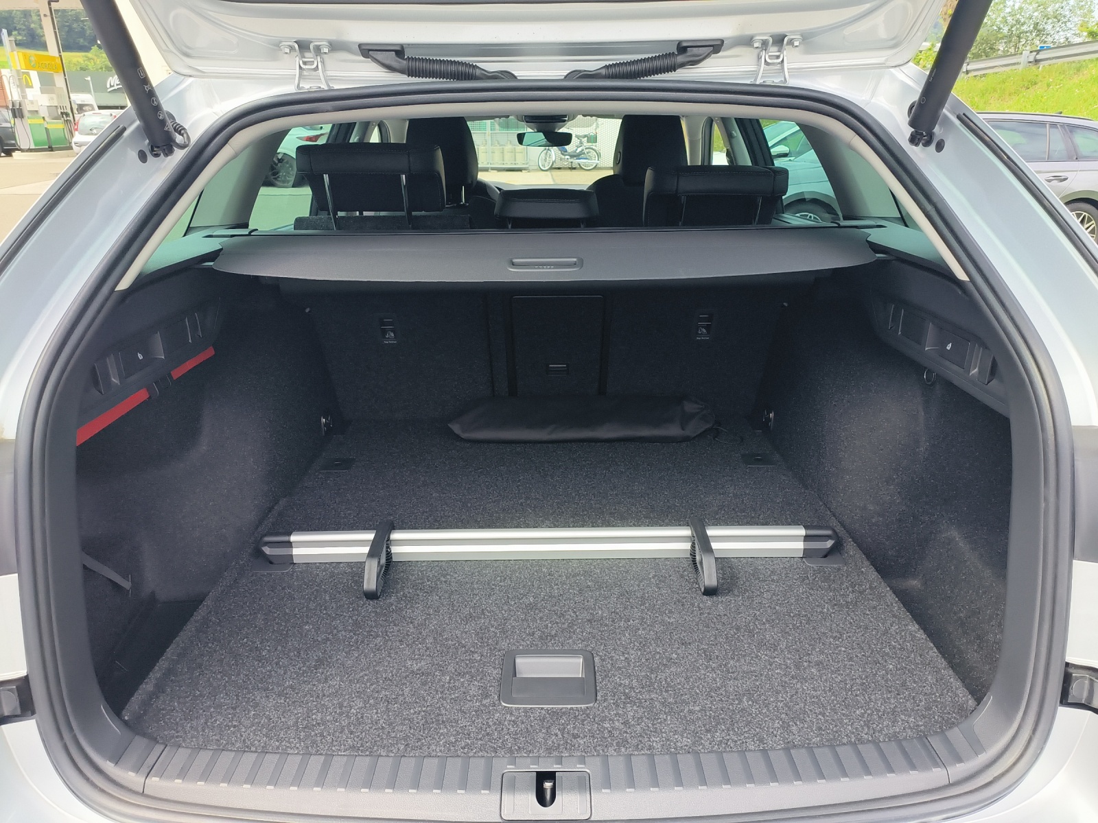 SKODA Octavia Combi 1.5 TSI mHEV DSG Selection-image-9