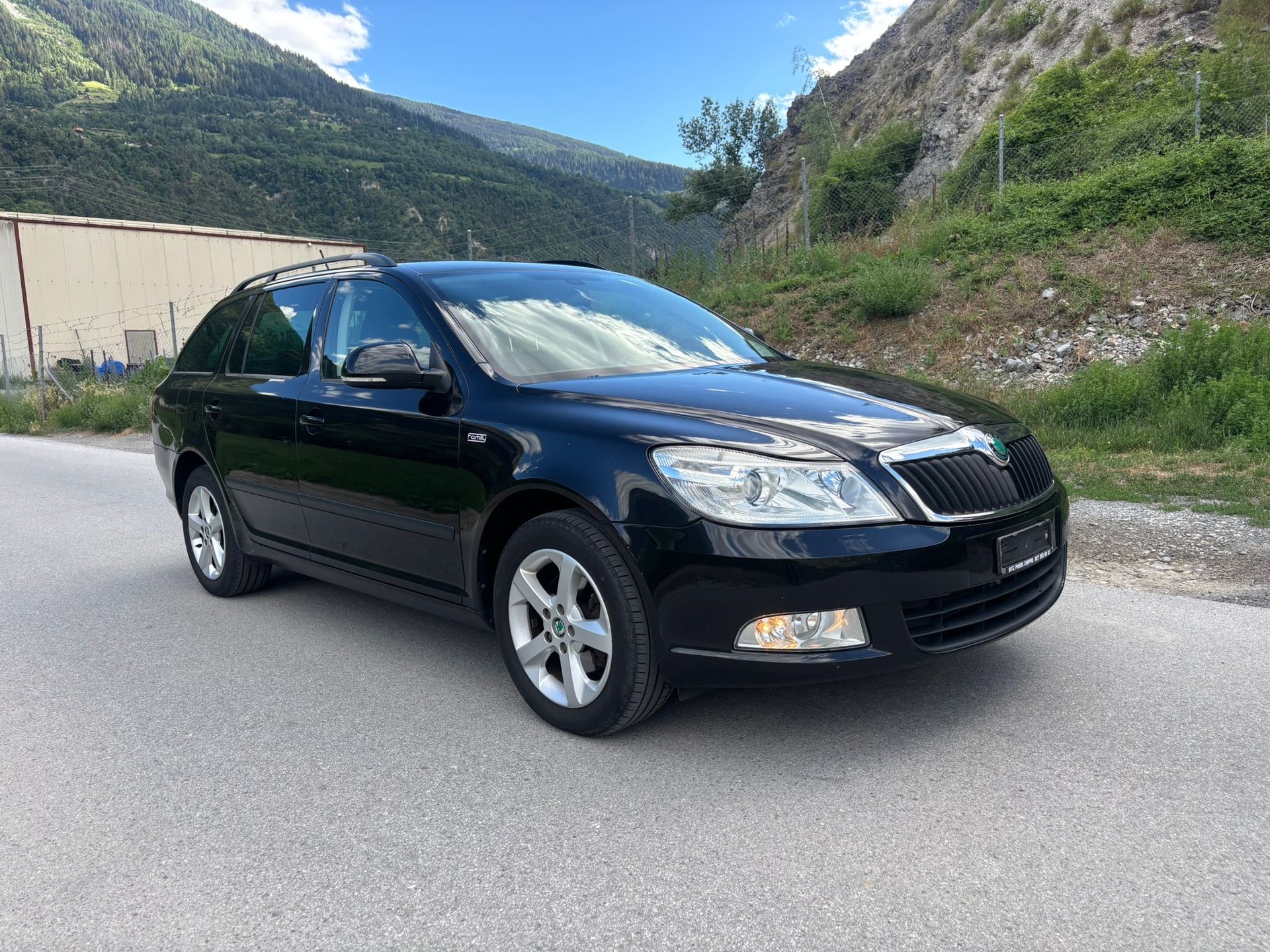 SKODA Octavia Combi 2.0 TDI Ambition-image-2
