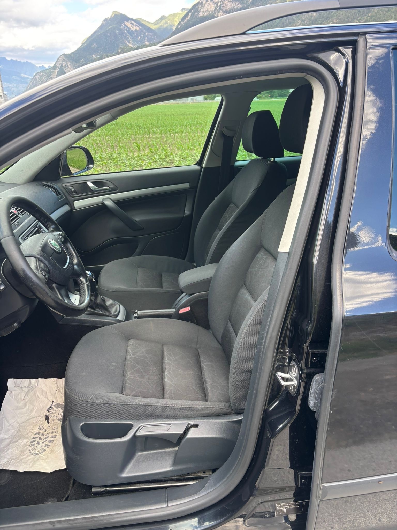 SKODA Octavia Combi 2.0 TDI Ambition-image-15