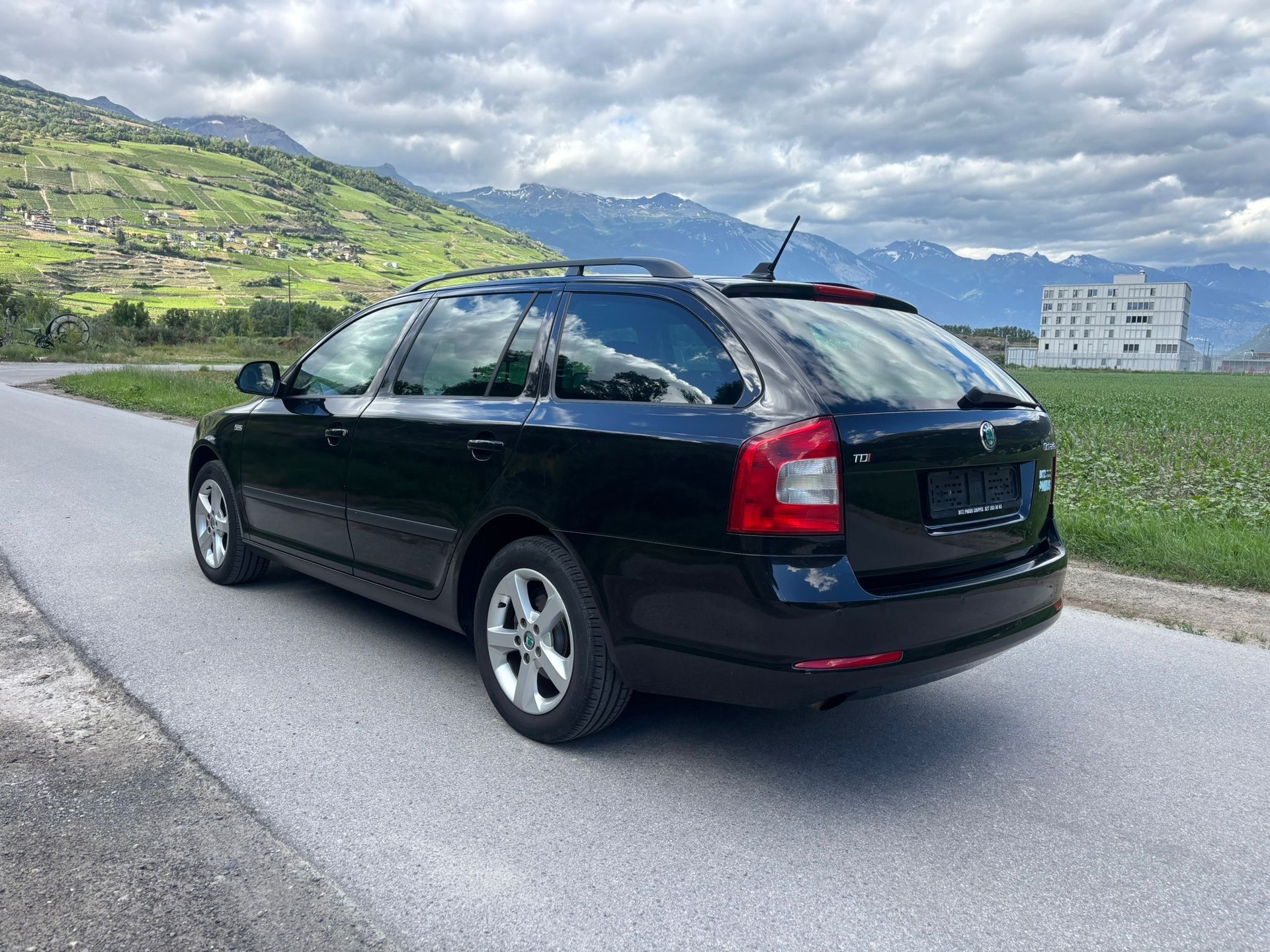 SKODA Octavia Combi 2.0 TDI Ambition-image-4