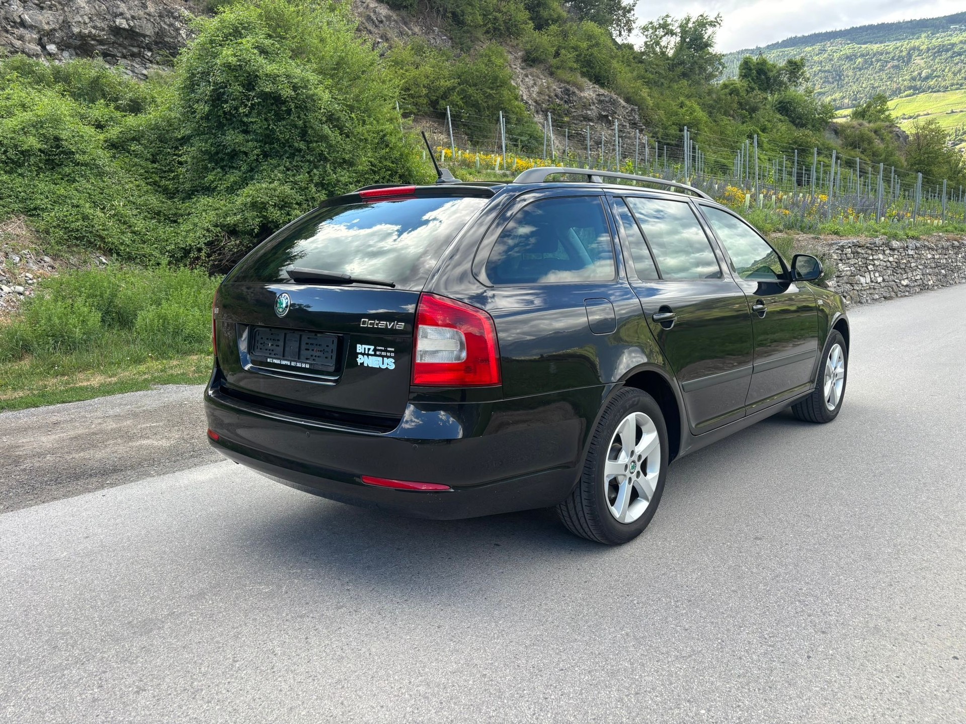 SKODA Octavia Combi 2.0 TDI Ambition-image-3