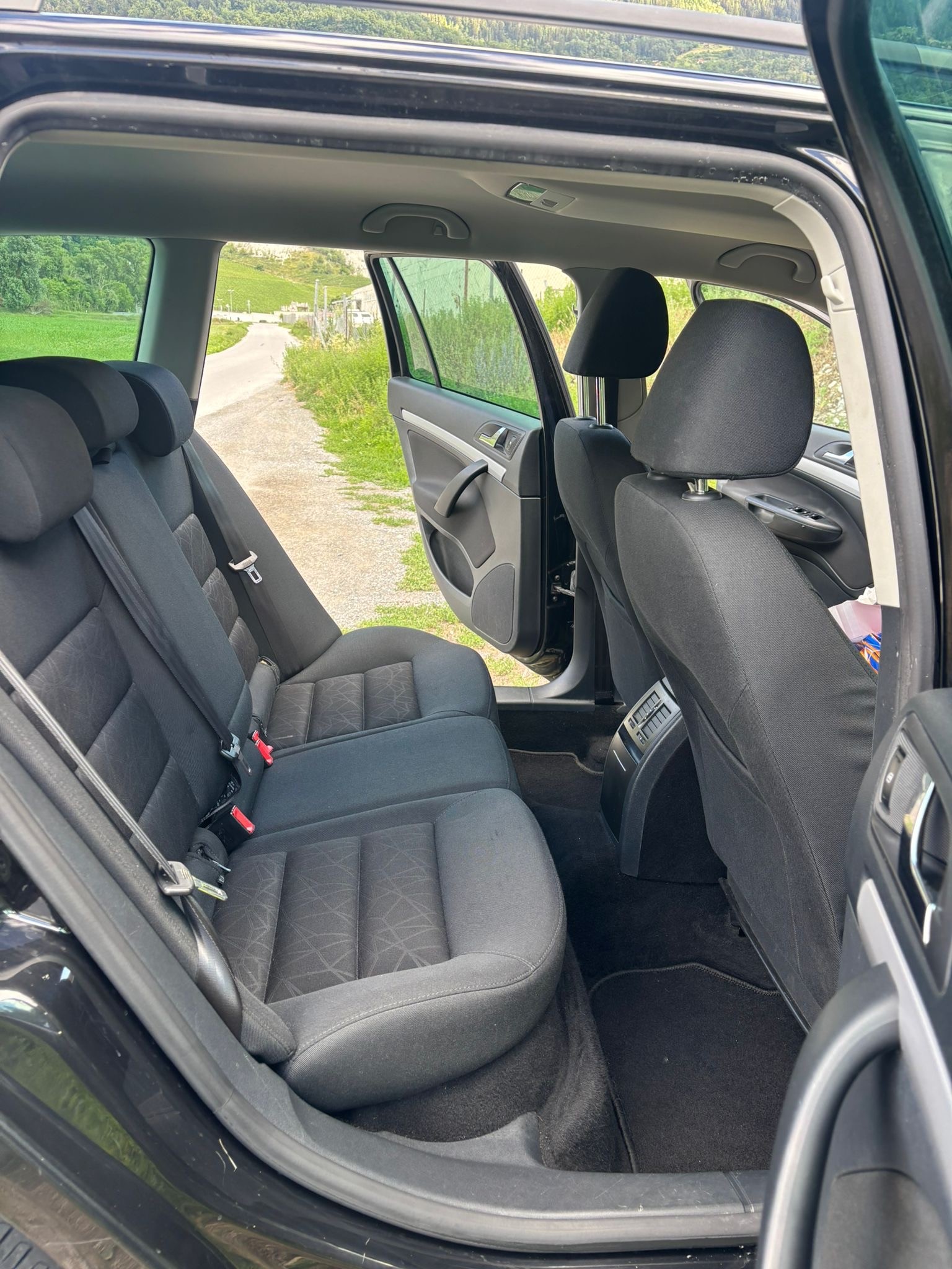 SKODA Octavia Combi 2.0 TDI Ambition-image-13