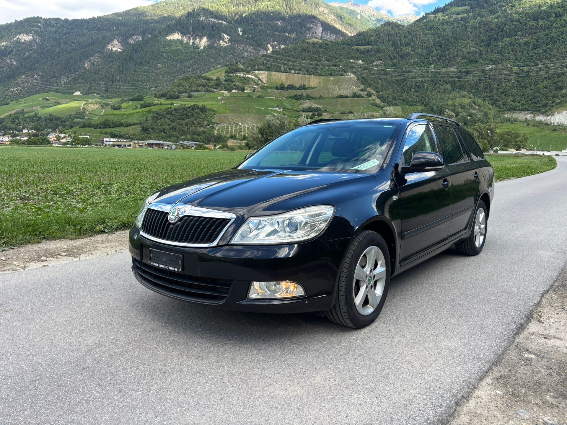 SKODA Octavia Combi 2.0 TDI Ambition-image-1