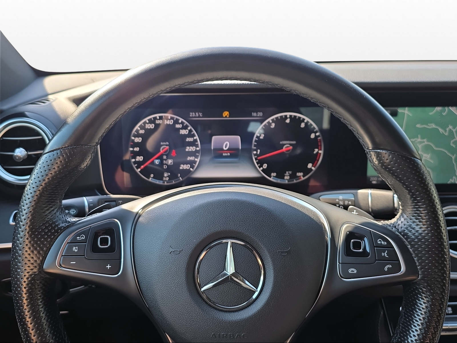 MERCEDES-BENZ E 400 AMG Line 4 Matic 9G-Tronic-image-4