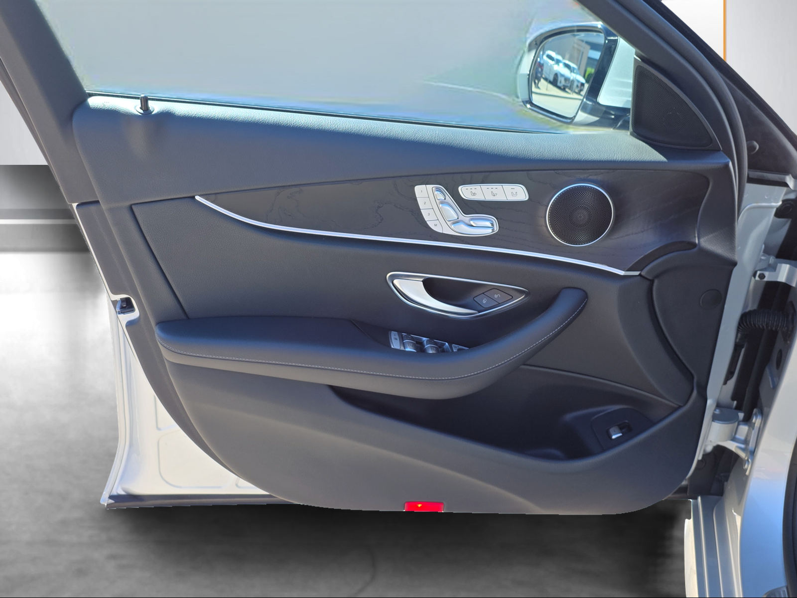 MERCEDES-BENZ E 400 AMG Line 4 Matic 9G-Tronic-image-9