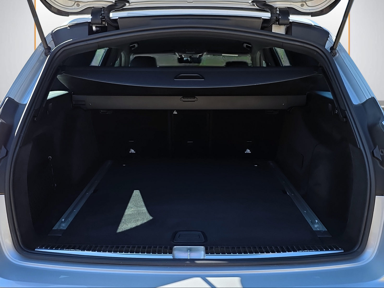 MERCEDES-BENZ E 400 AMG Line 4 Matic 9G-Tronic-image-11
