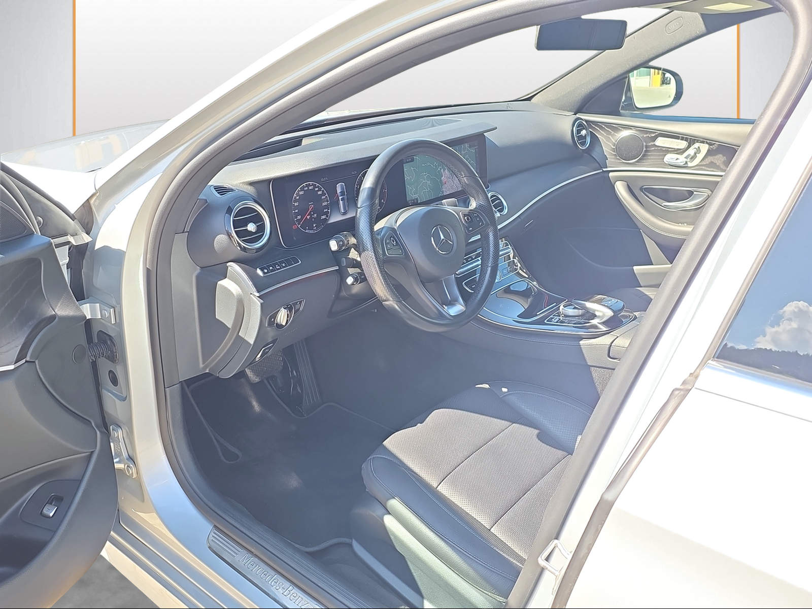 MERCEDES-BENZ E 400 AMG Line 4 Matic 9G-Tronic-image-5