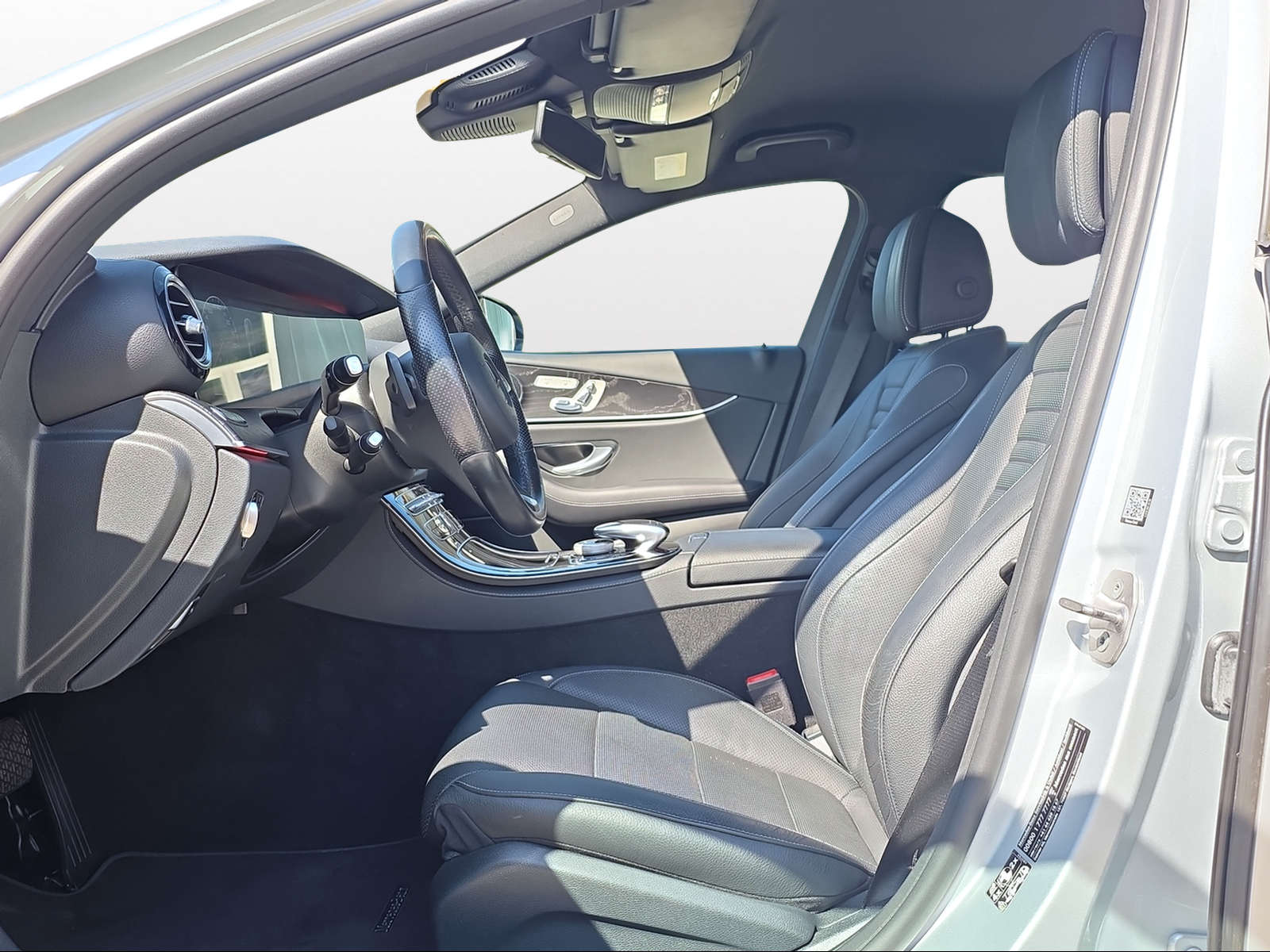 MERCEDES-BENZ E 400 AMG Line 4 Matic 9G-Tronic-image-6