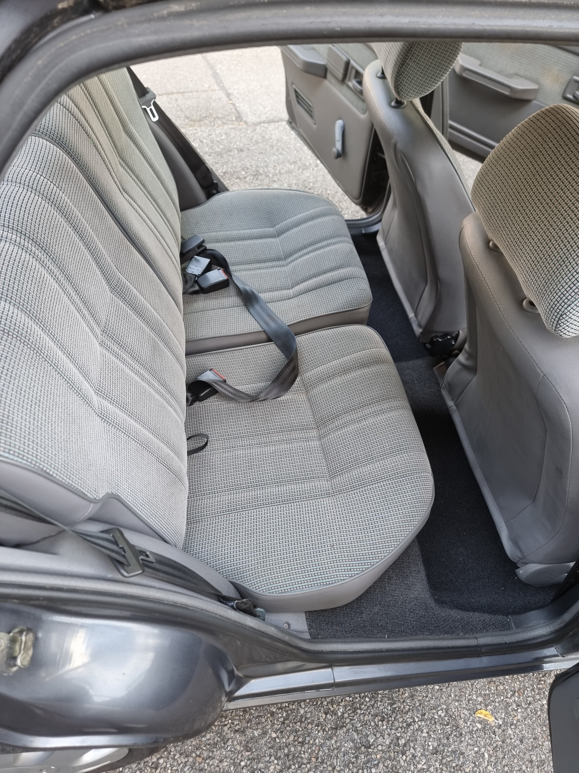PEUGEOT 205 1.9 Automatic-image-8