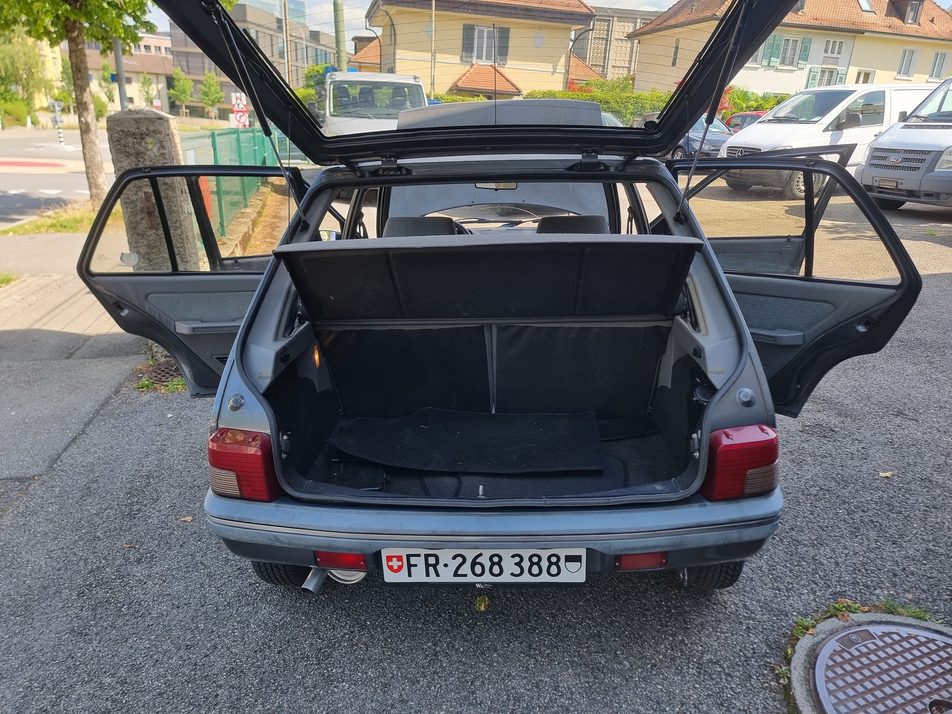 PEUGEOT 205 1.9 Automatic-image-10