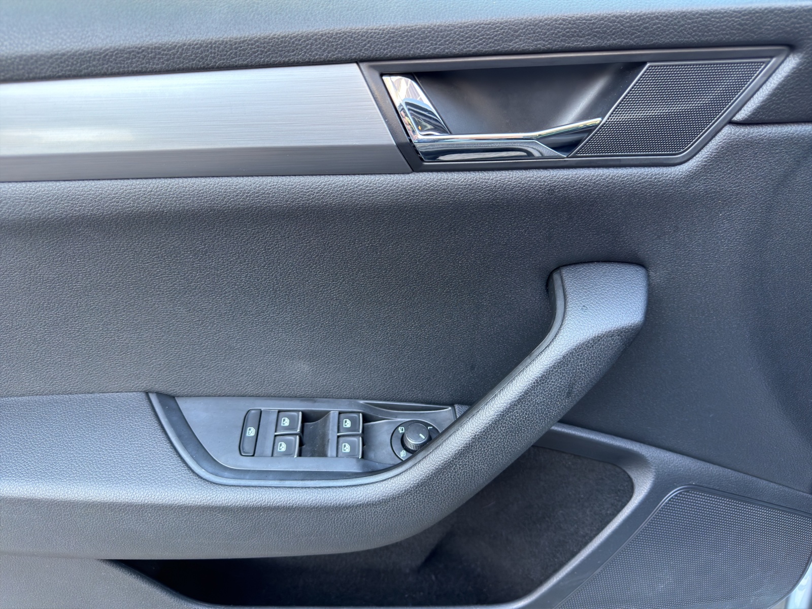 SKODA Superb Combi 2.0 TDi Style 4x4 DSG-image-9