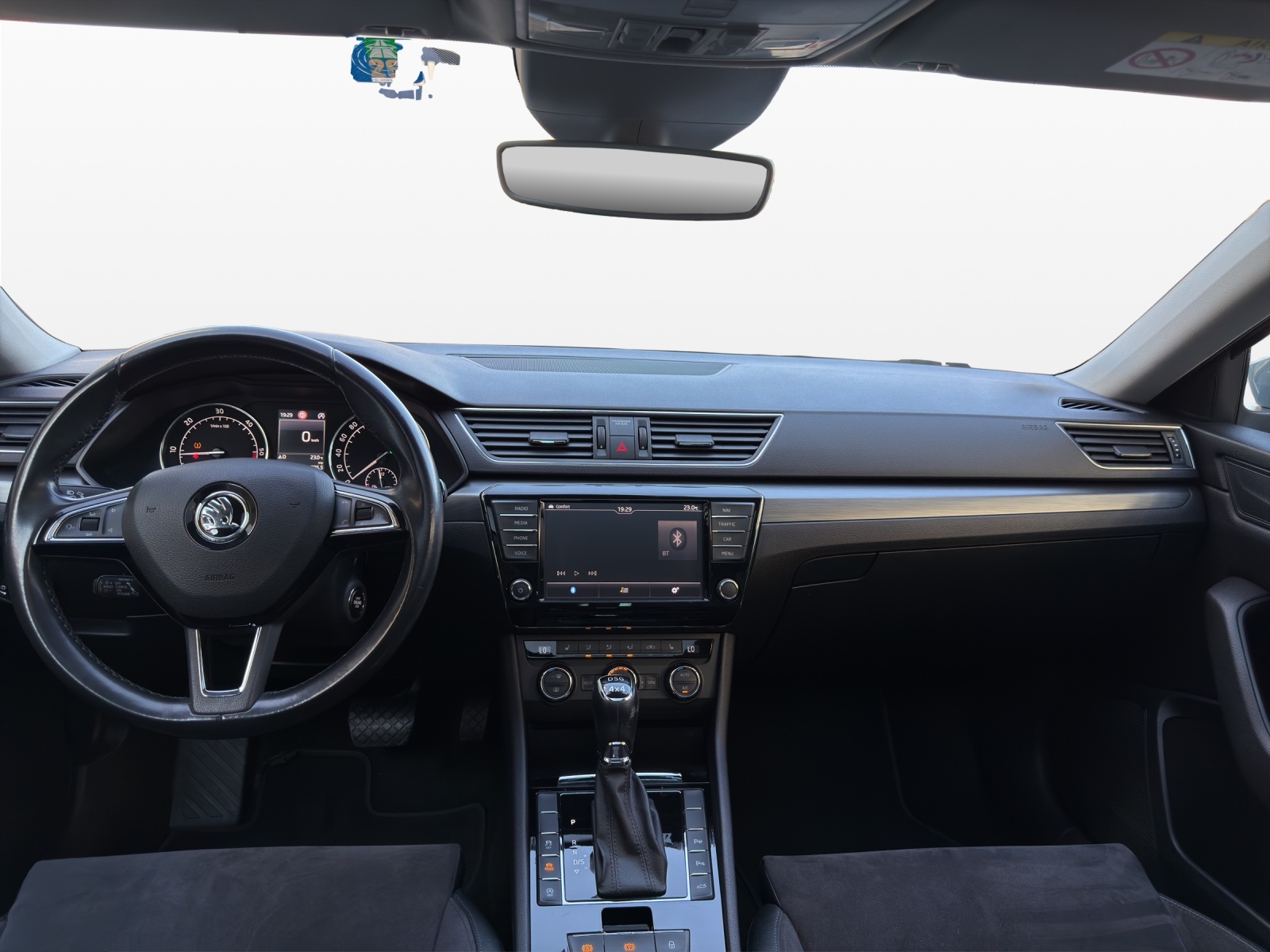 SKODA Superb Combi 2.0 TDi Style 4x4 DSG-image-11