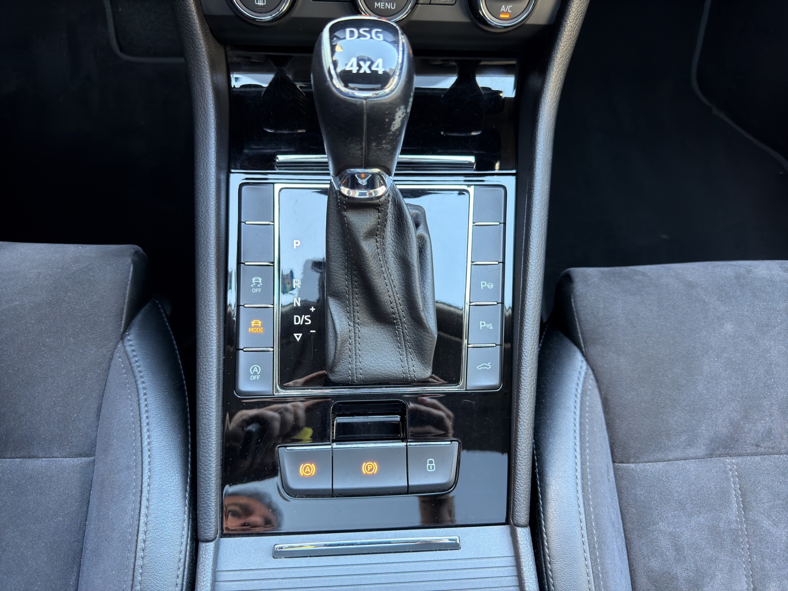 SKODA Superb Combi 2.0 TDi Style 4x4 DSG-image-24
