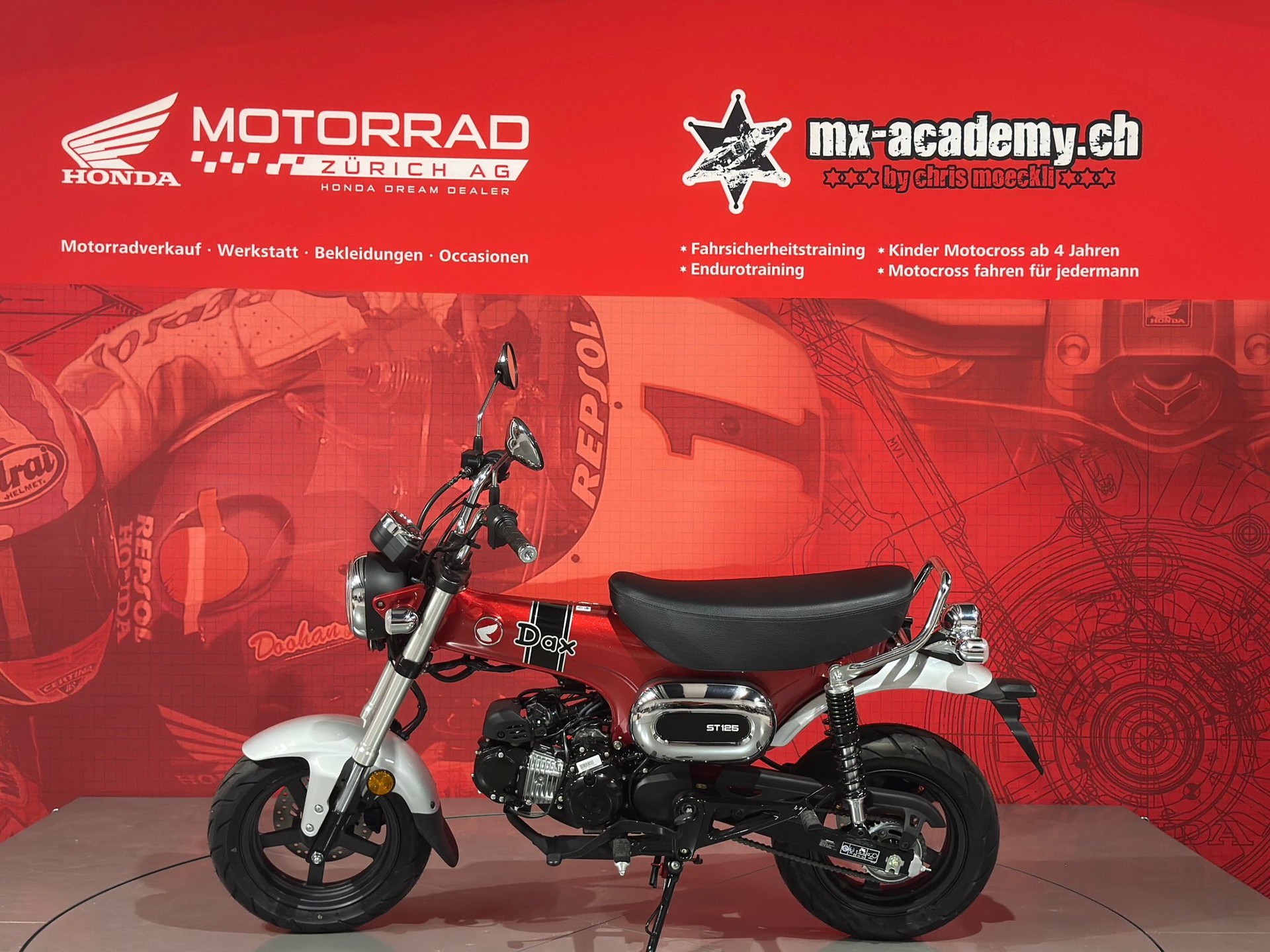 HONDA ***ST 125 Dax***Rot***Vorführmodell-showroom-element-1